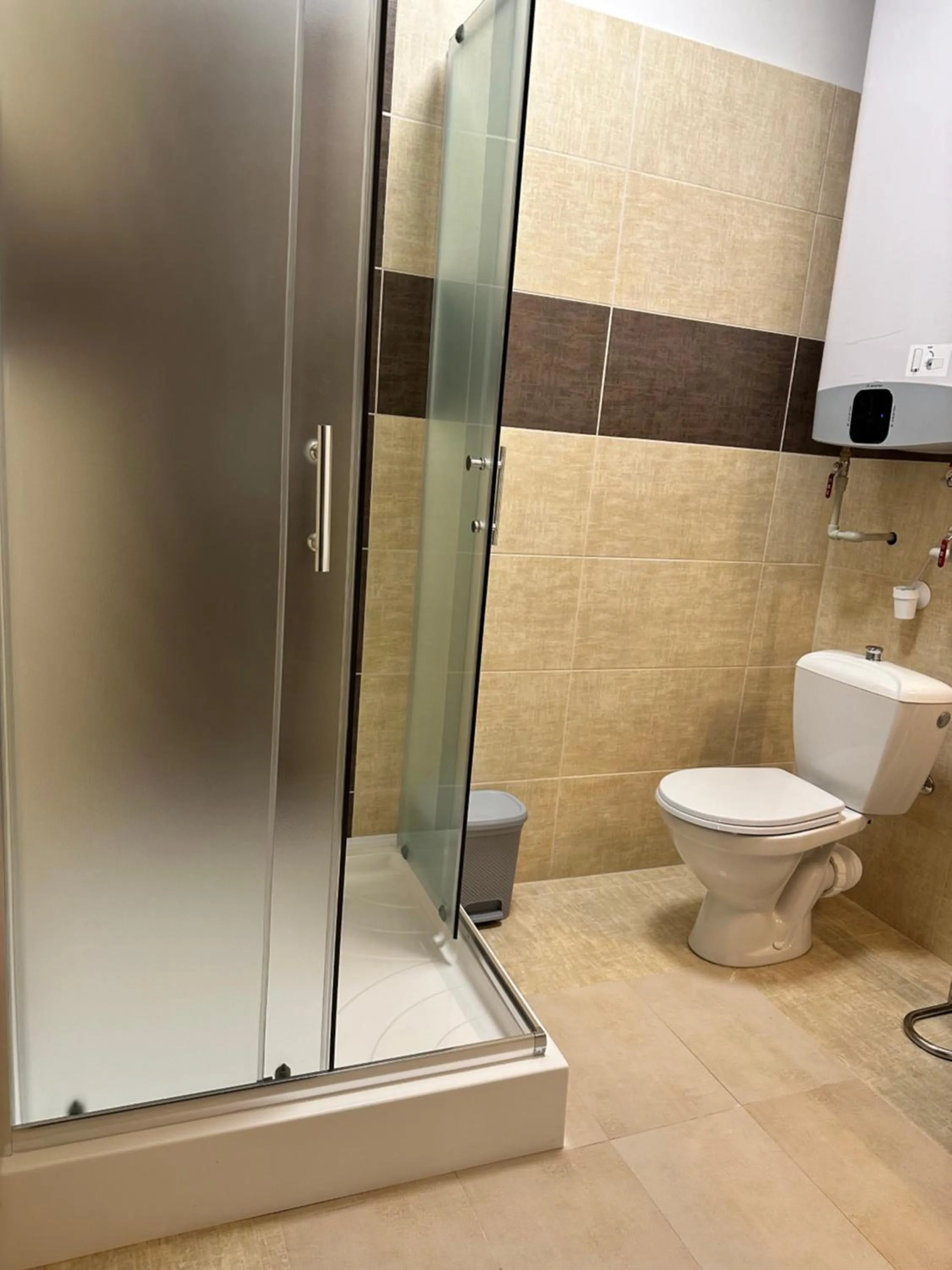 Shower in Hotel Maxim