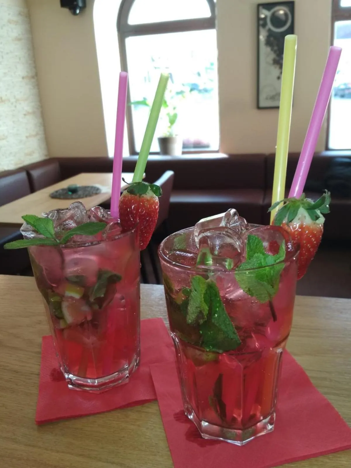 Restaurant/places to eat in Hotel Maxim