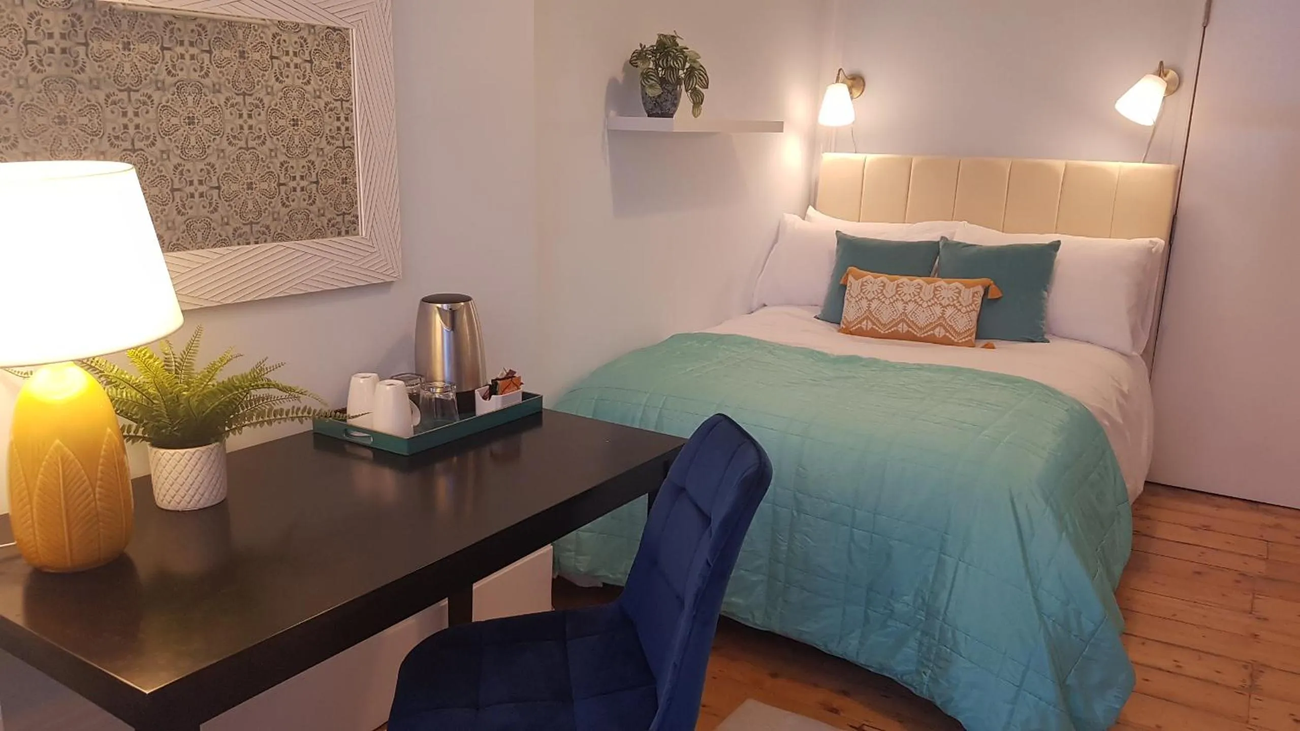 Coffee/tea facilities, Bed in The Bank Hotel & Bistro