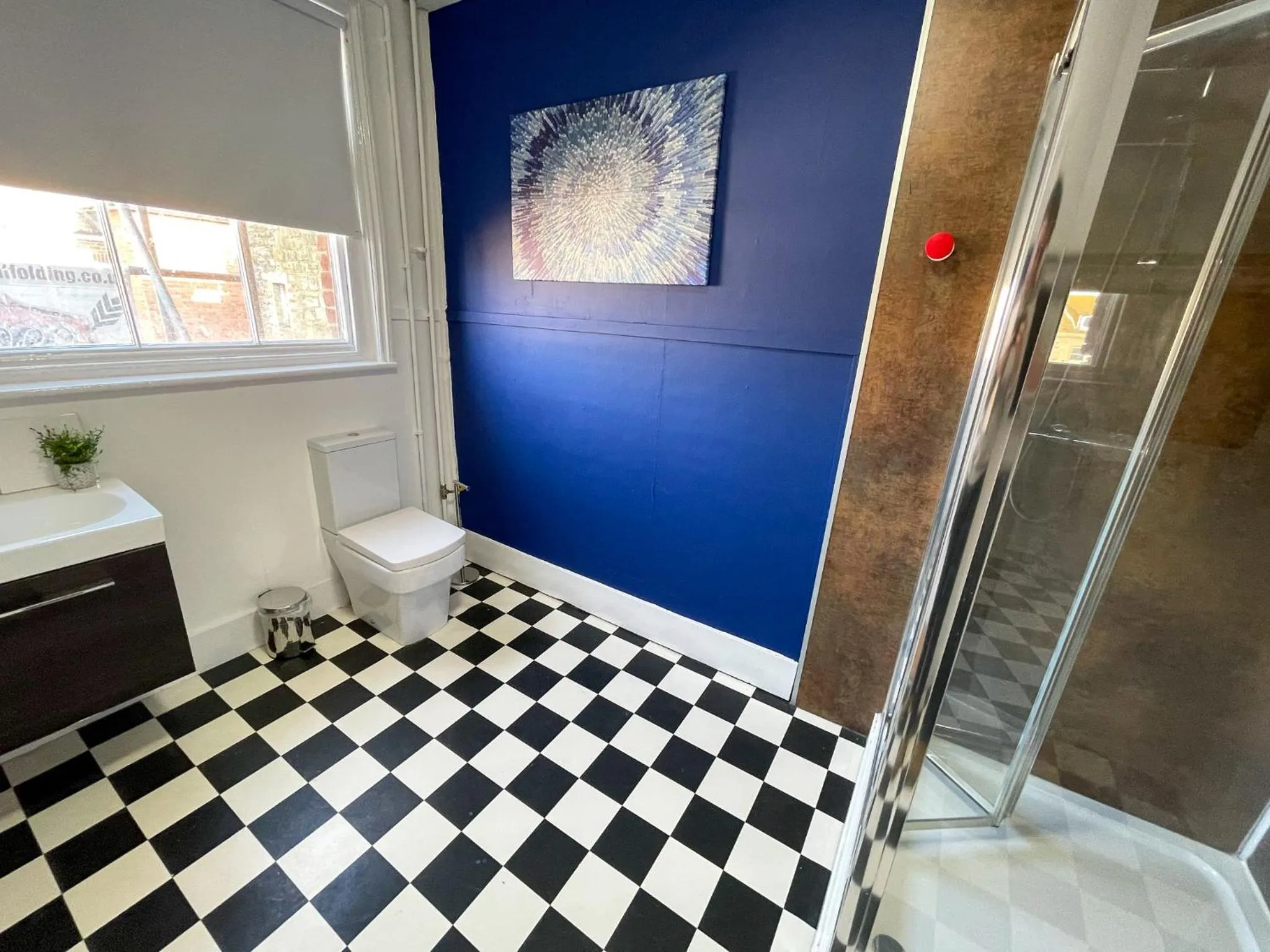 Shower in The Bank Hotel & Bistro