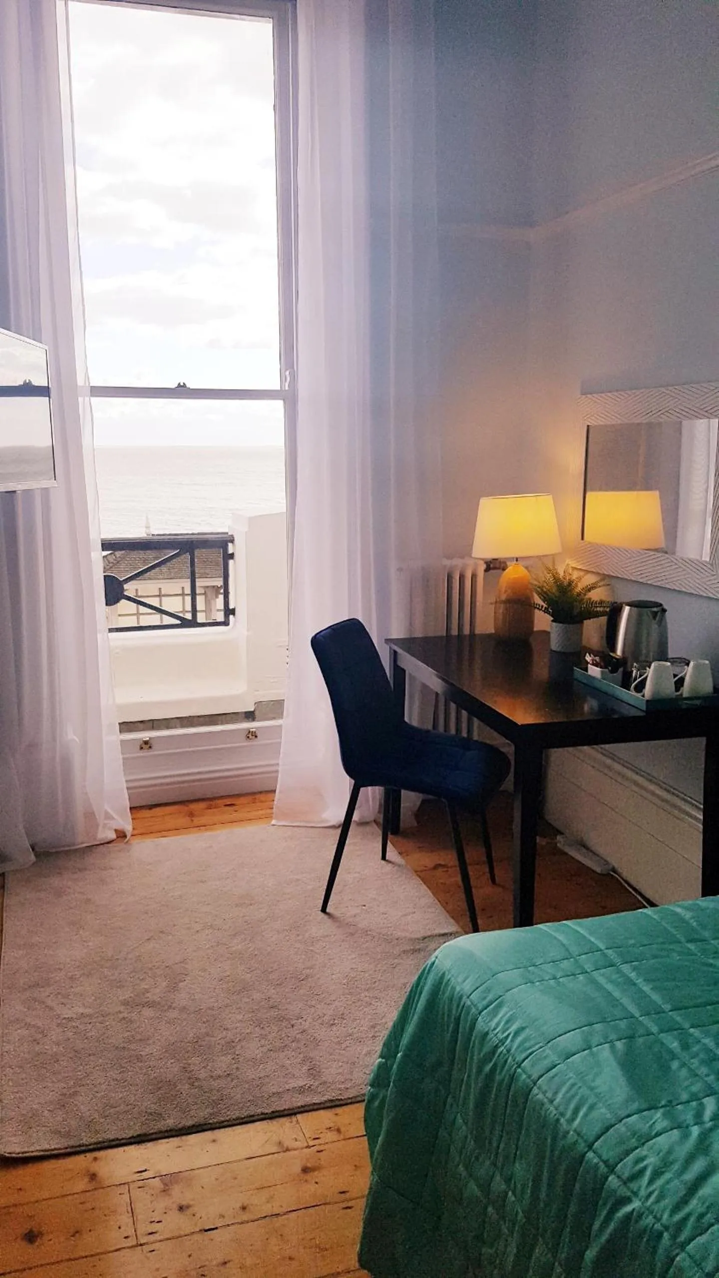 Bedroom, Bed in The Bank Hotel & Bistro