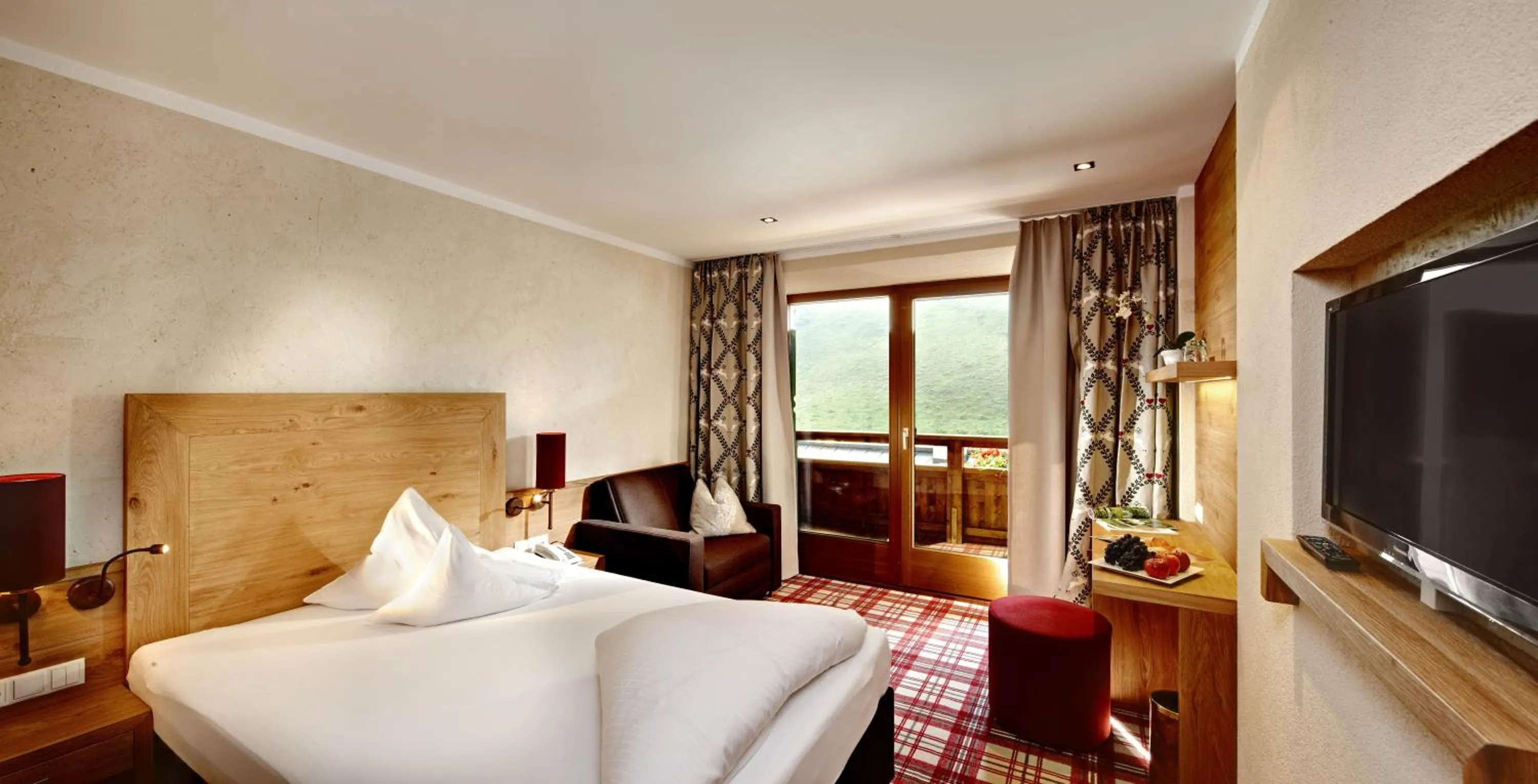 Photo of the whole room, Bed in Hotel Berghof Crystal Spa & Sports