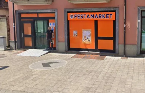 Supermarket/grocery shop in Station's Room