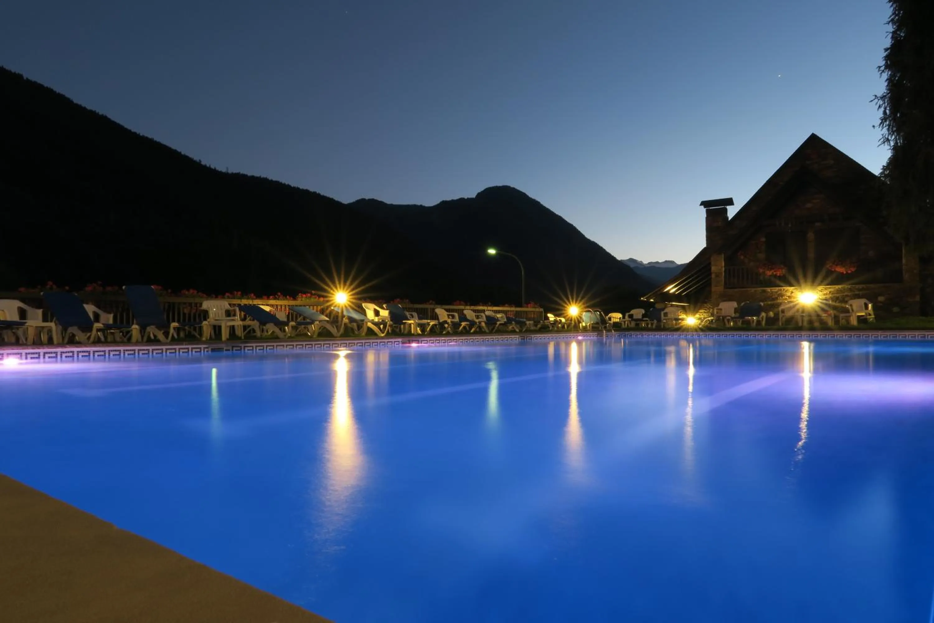 Swimming pool in Hotel Petit Lacreu