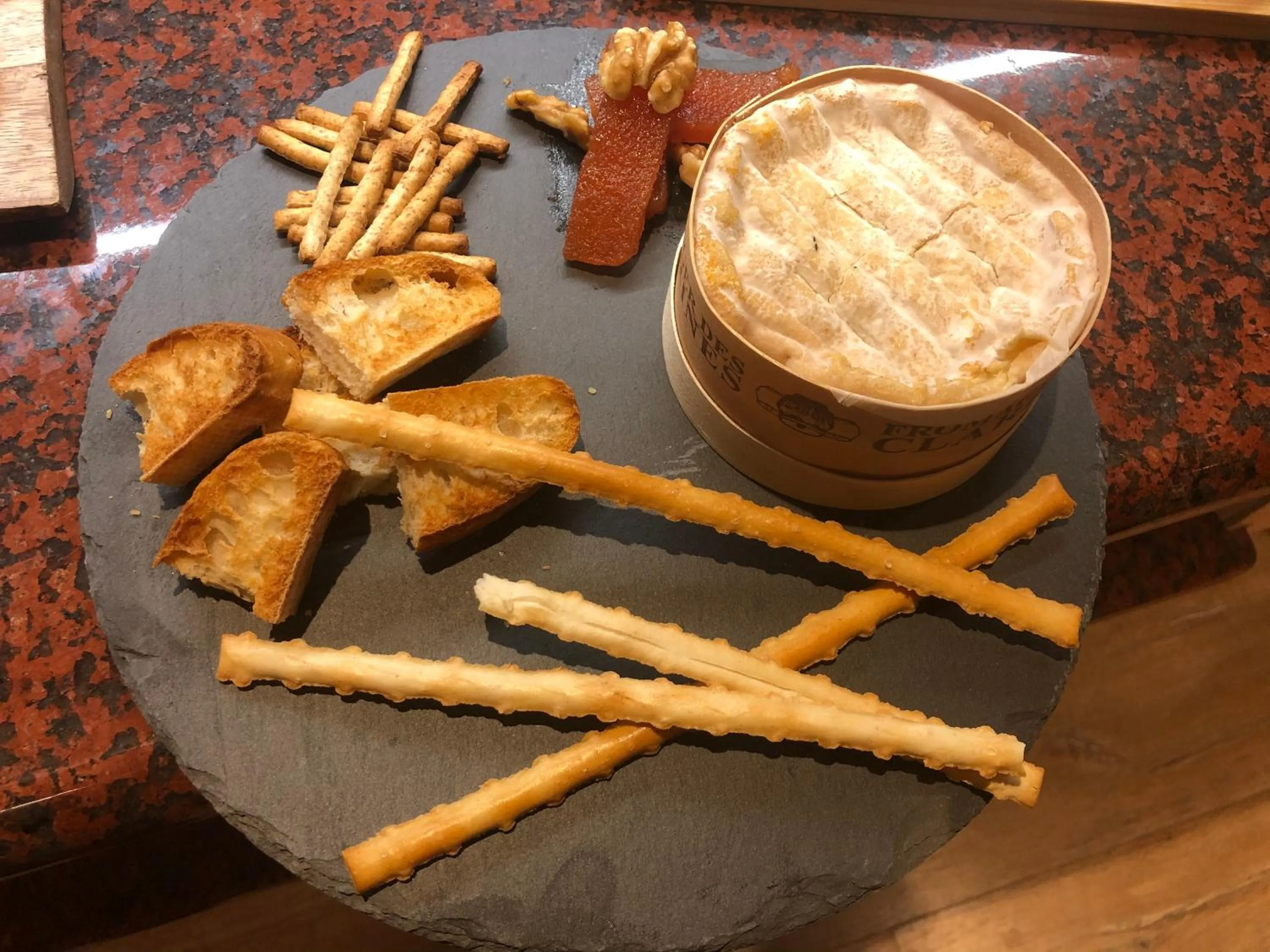 Food and drinks in Hotel Petit Lacreu