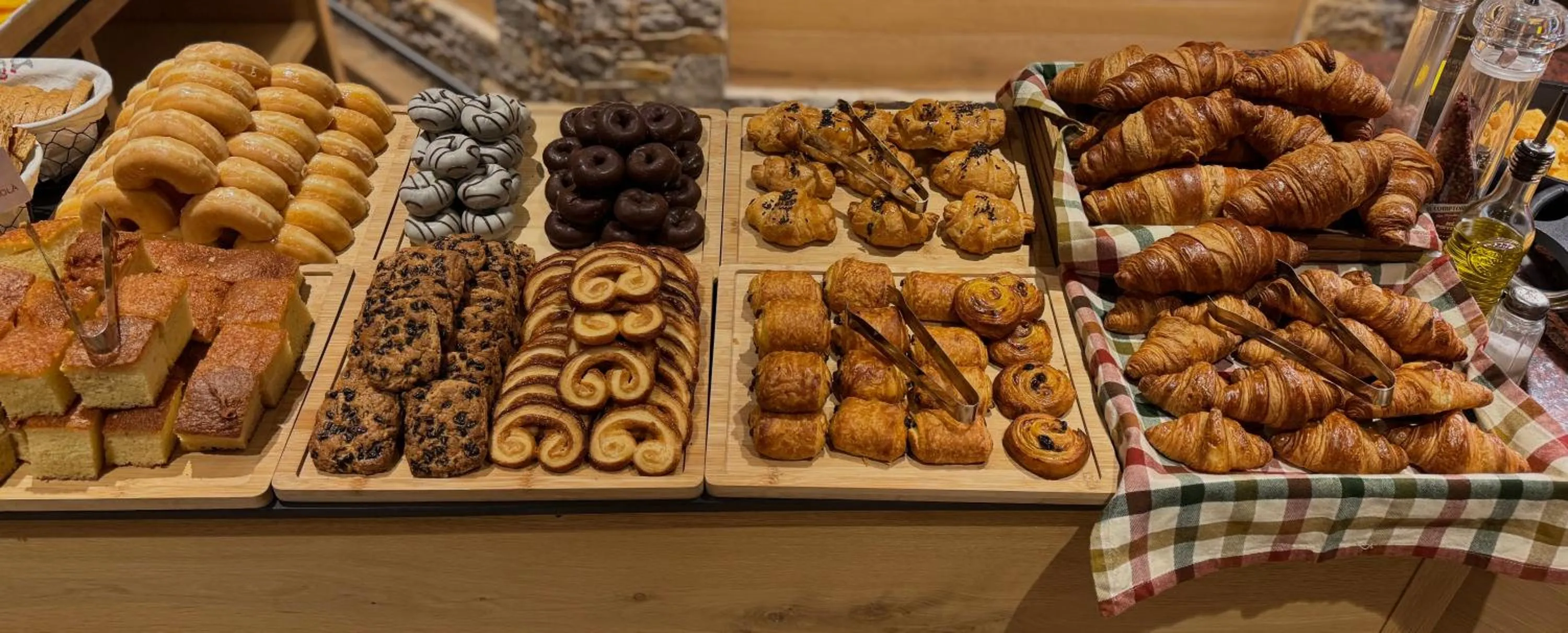Breakfast in Hotel Petit Lacreu