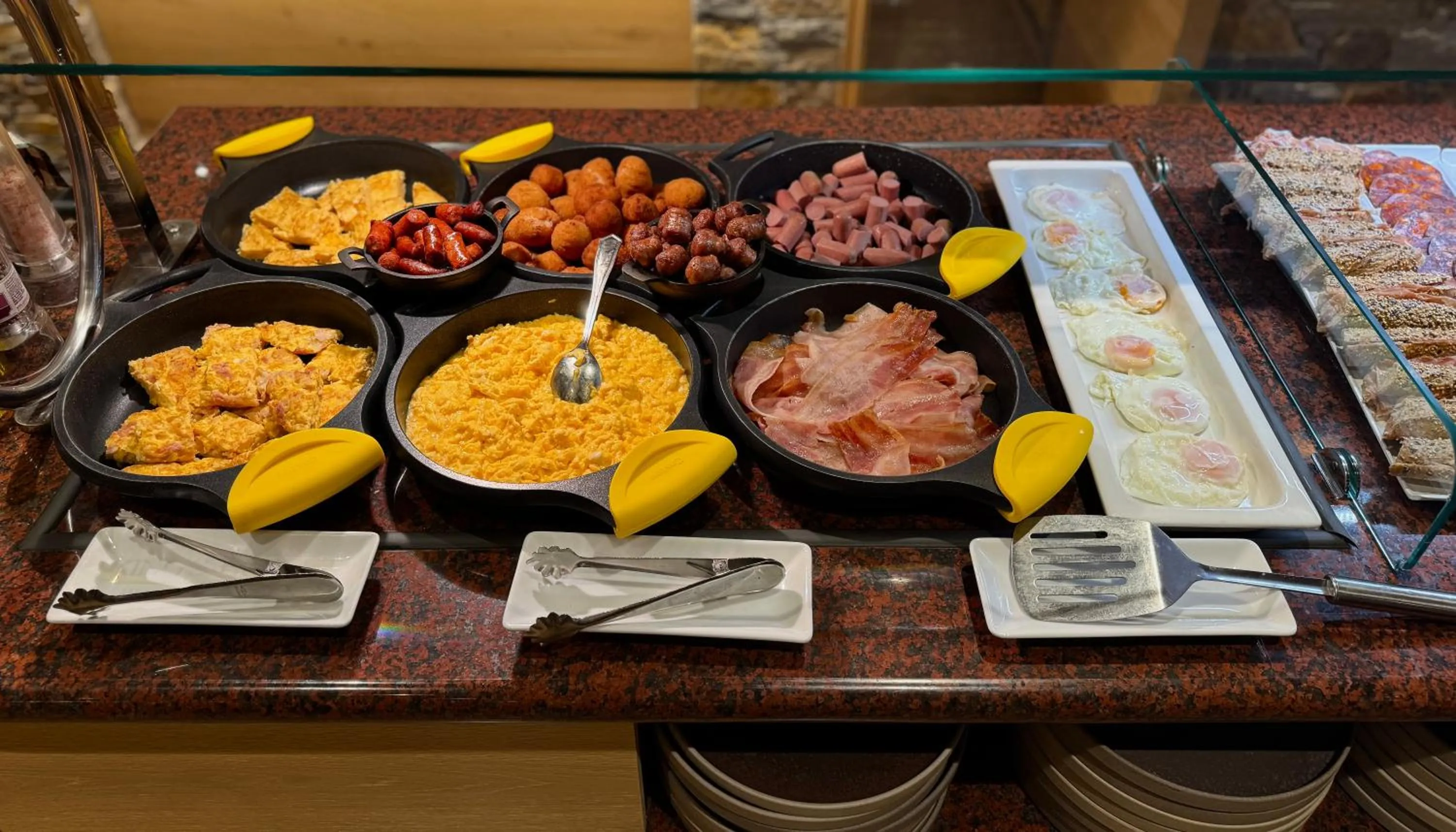 Breakfast in Hotel Petit Lacreu