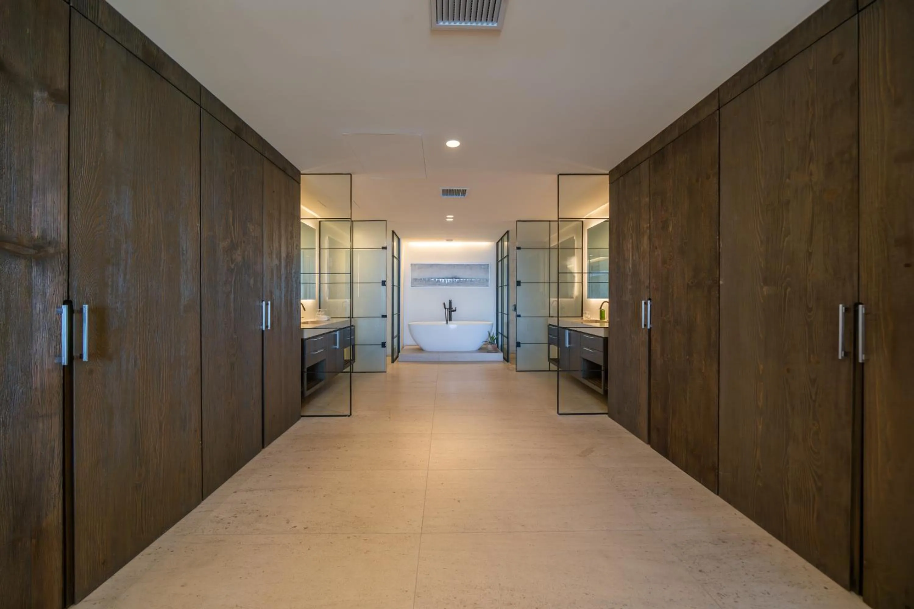 wardrobe in 1 Homes Preview Cabo