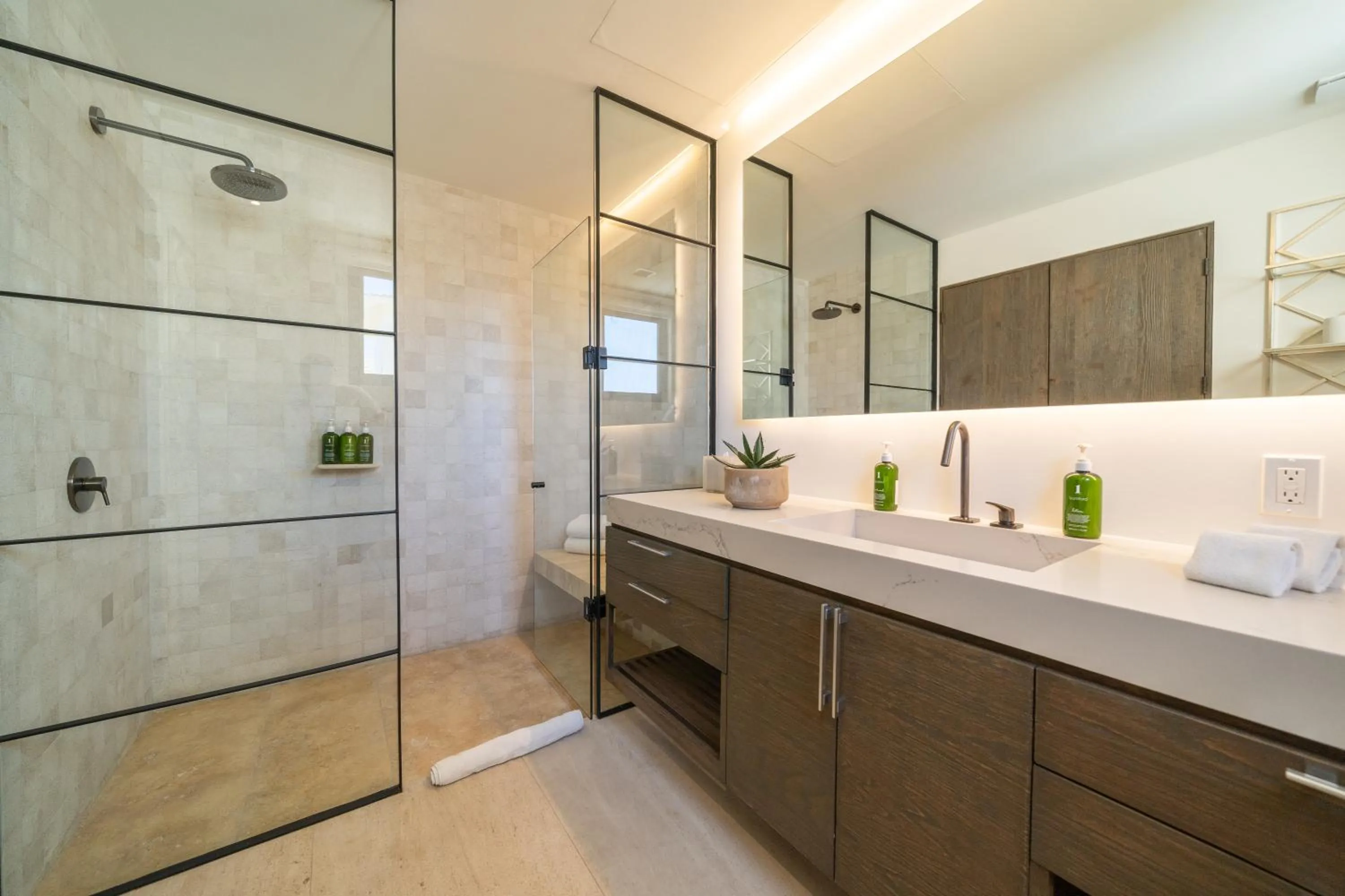 Bathroom in 1 Homes Preview Cabo