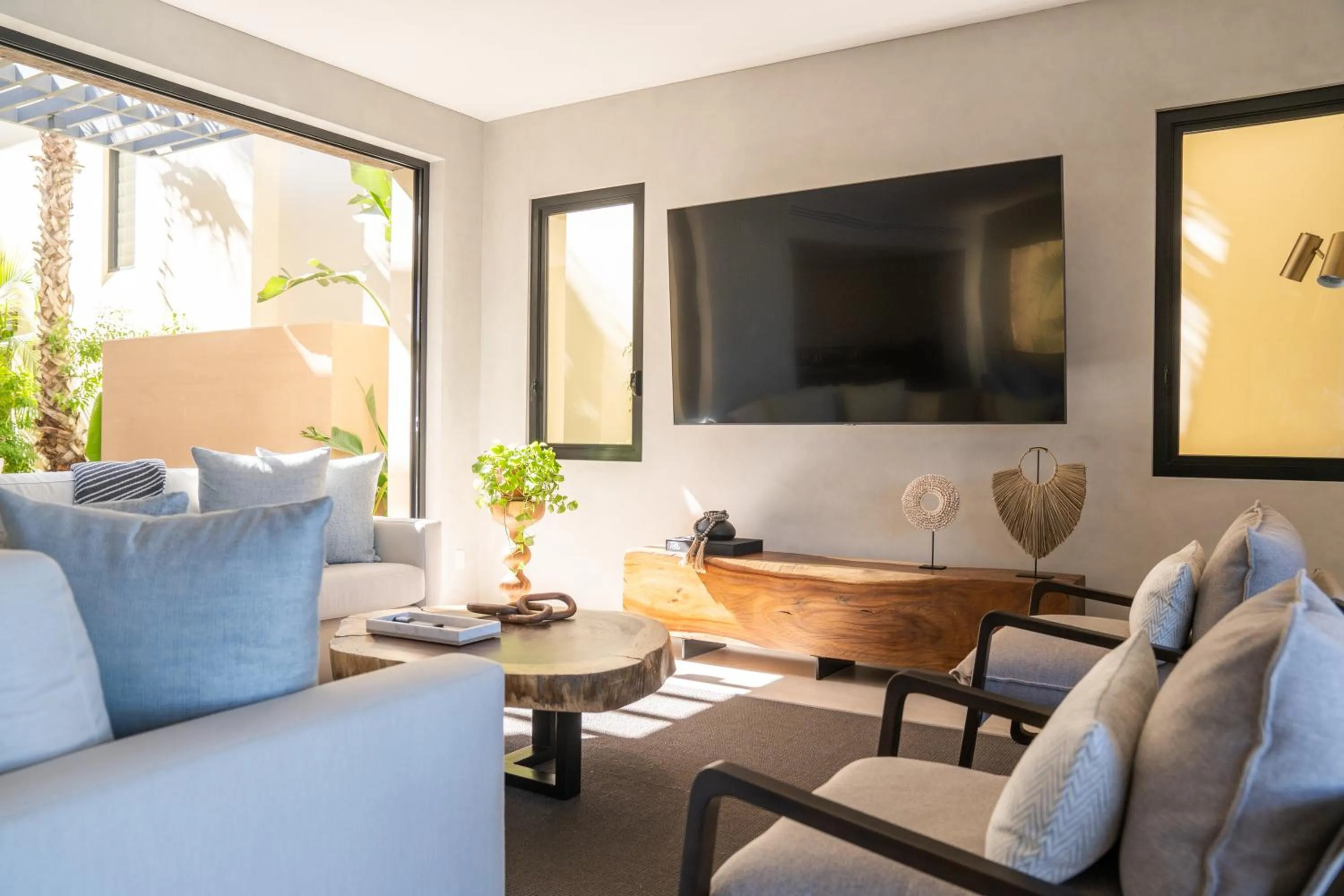 TV and multimedia in 1 Homes Preview Cabo