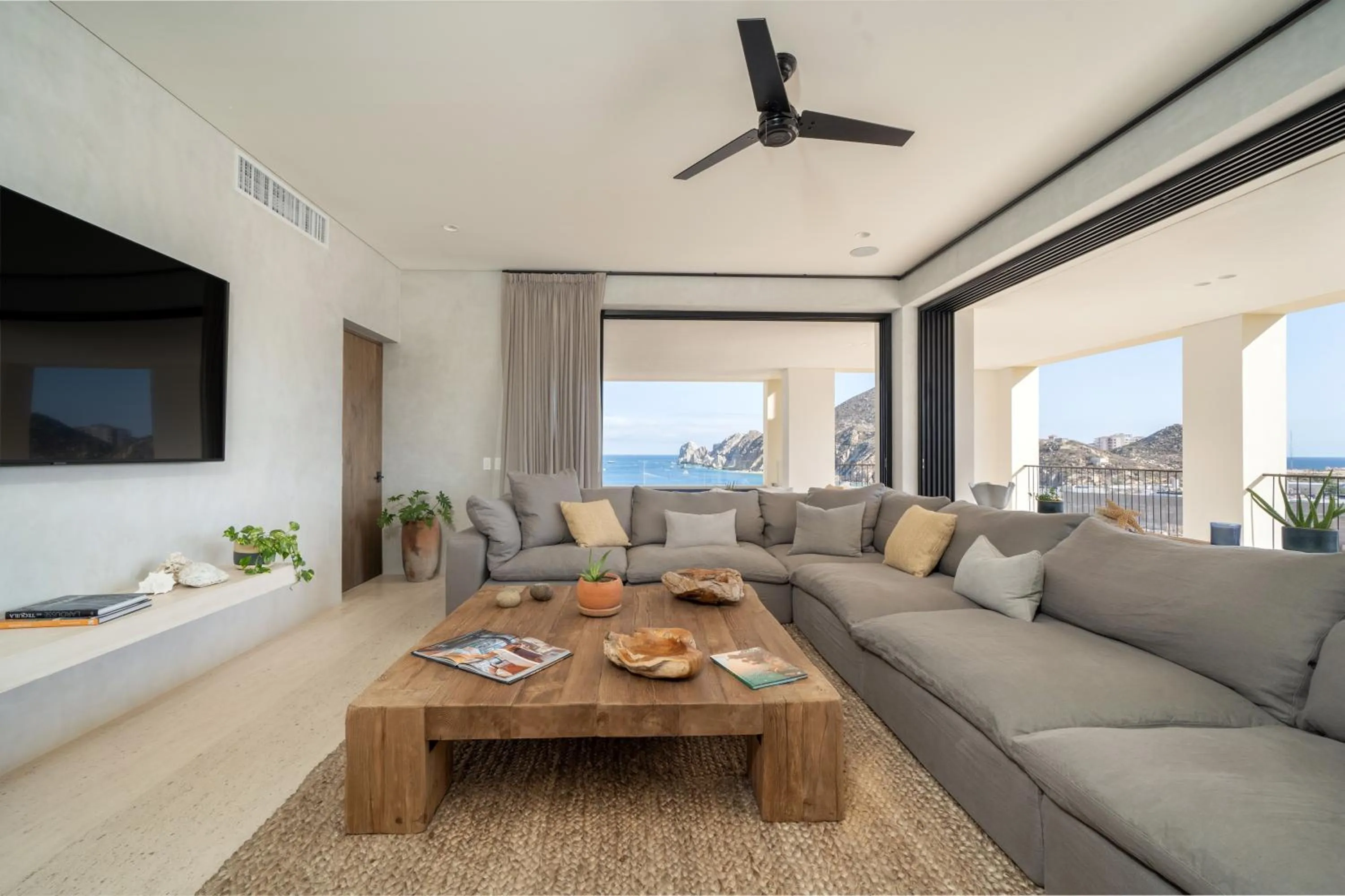 TV and multimedia in 1 Homes Preview Cabo