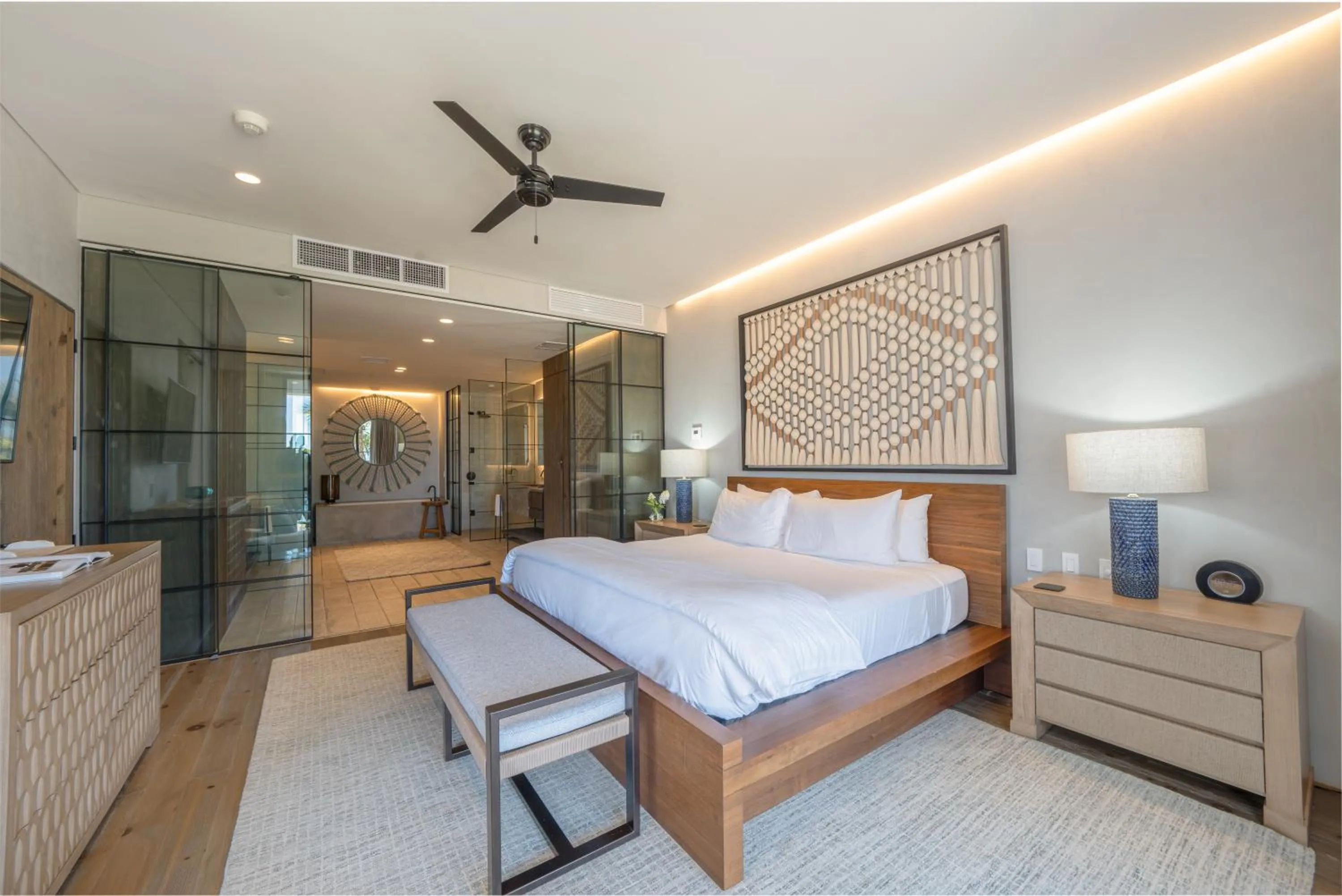 Photo of the whole room, Bed in 1 Homes Preview Cabo