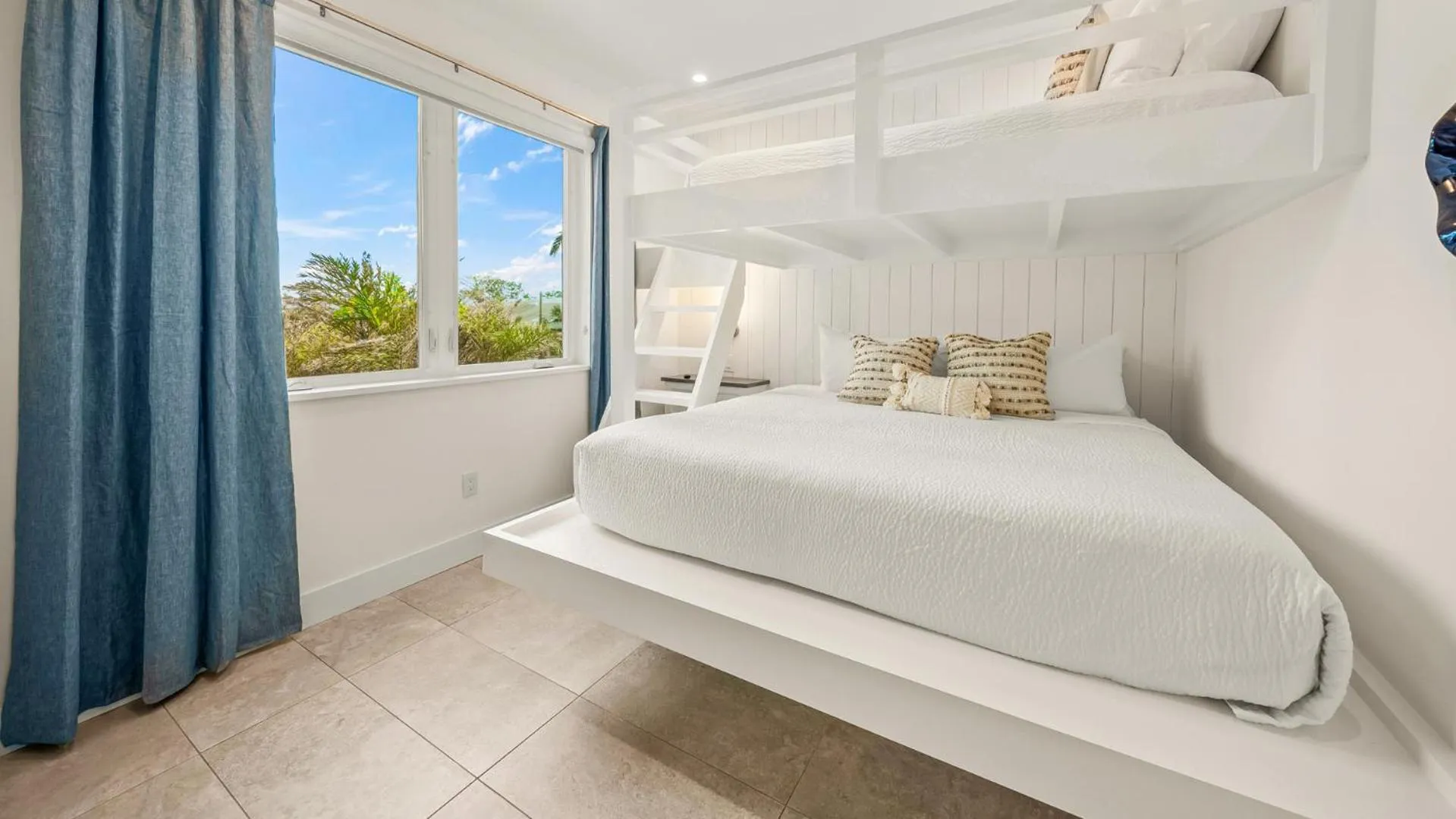 Bed in The Upper Deck