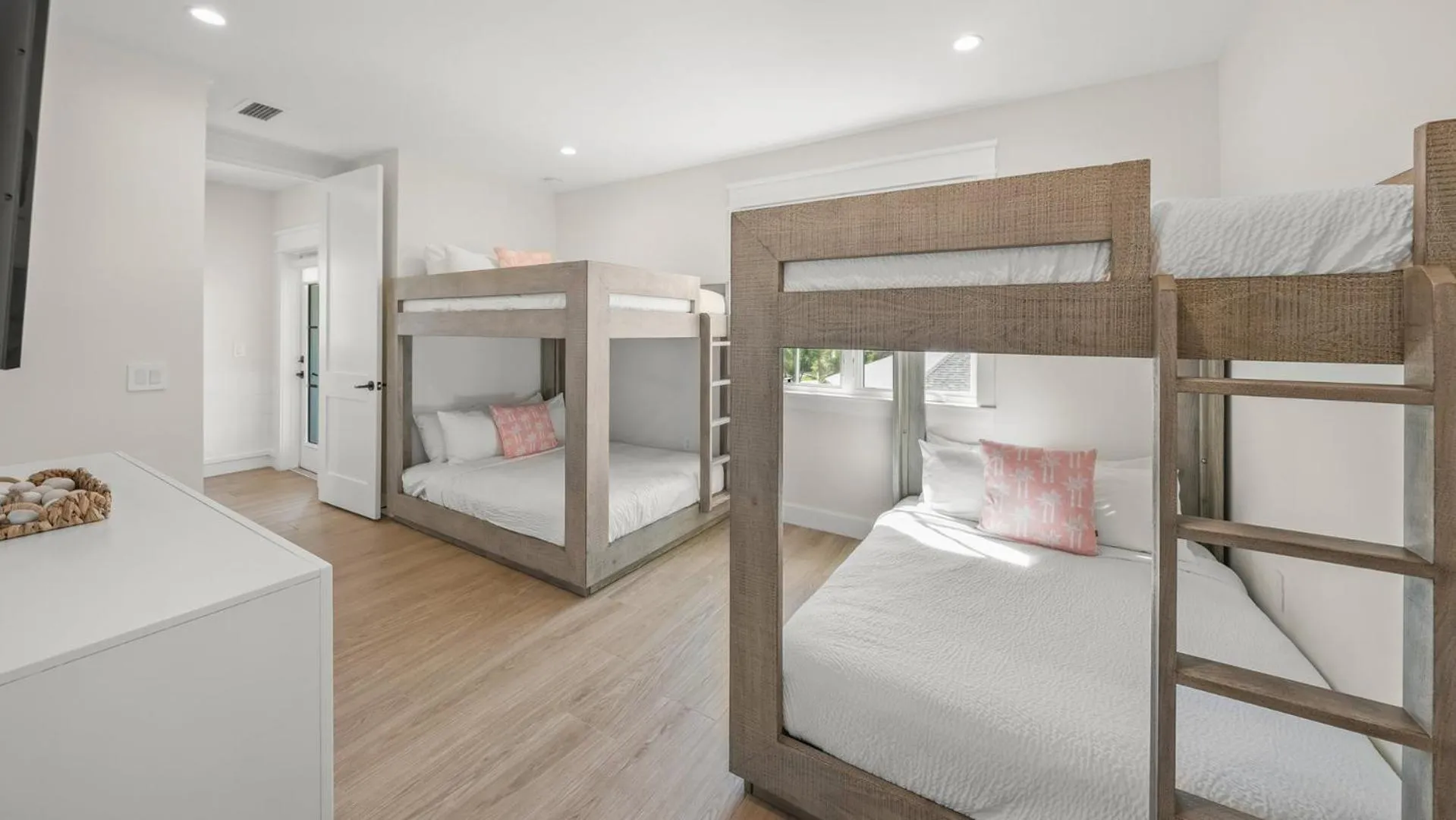 Other, Bed in The Oasis