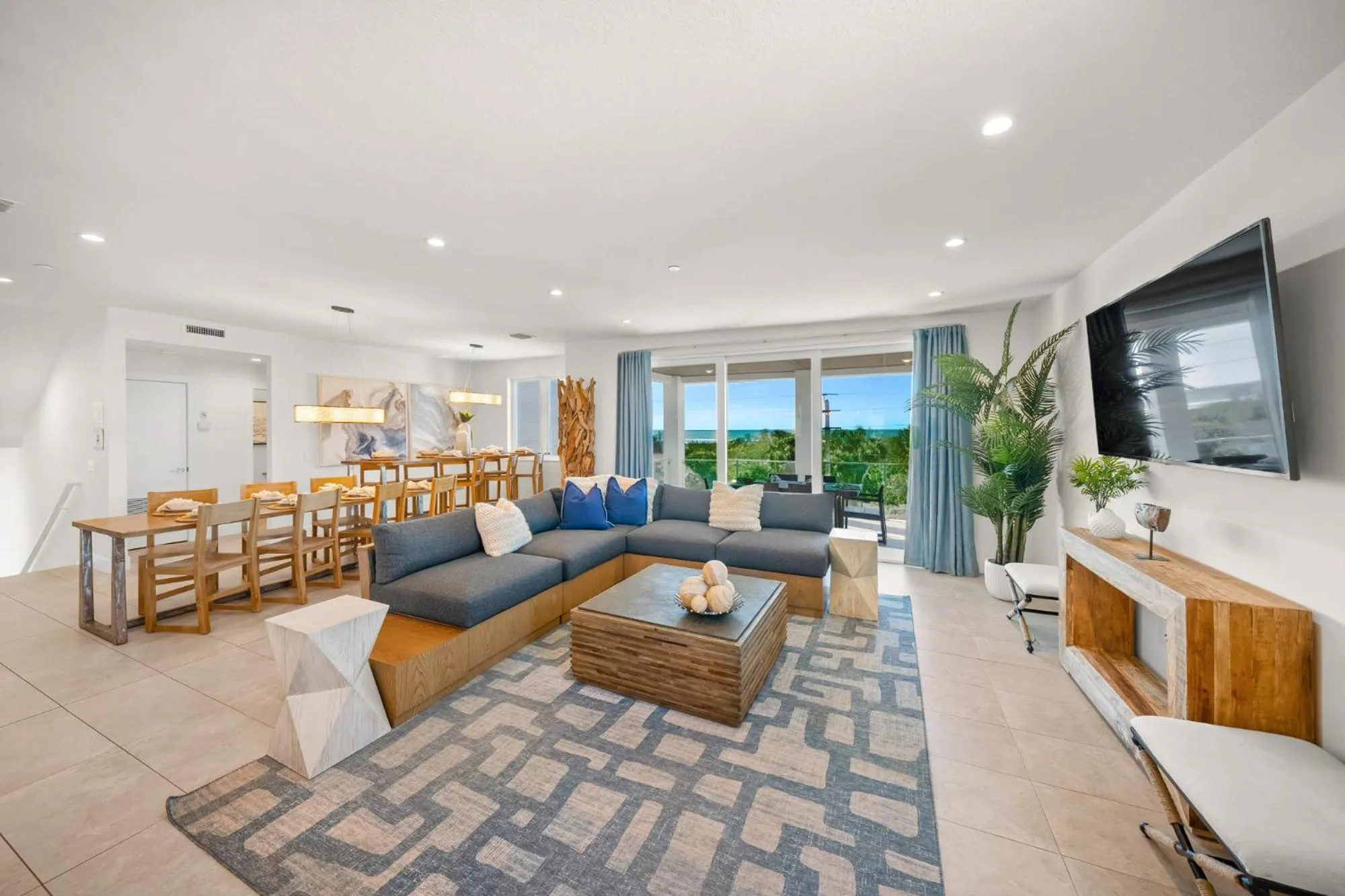 Communal lounge/ TV room in The Rooftop