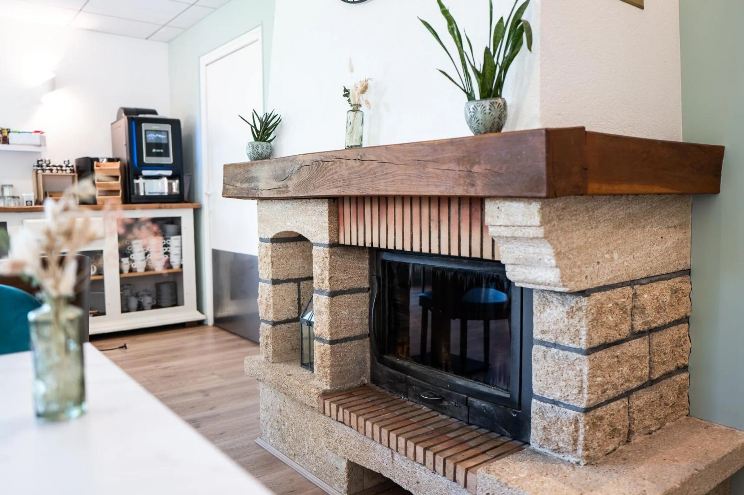 Restaurant/places to eat in Villa Hotel