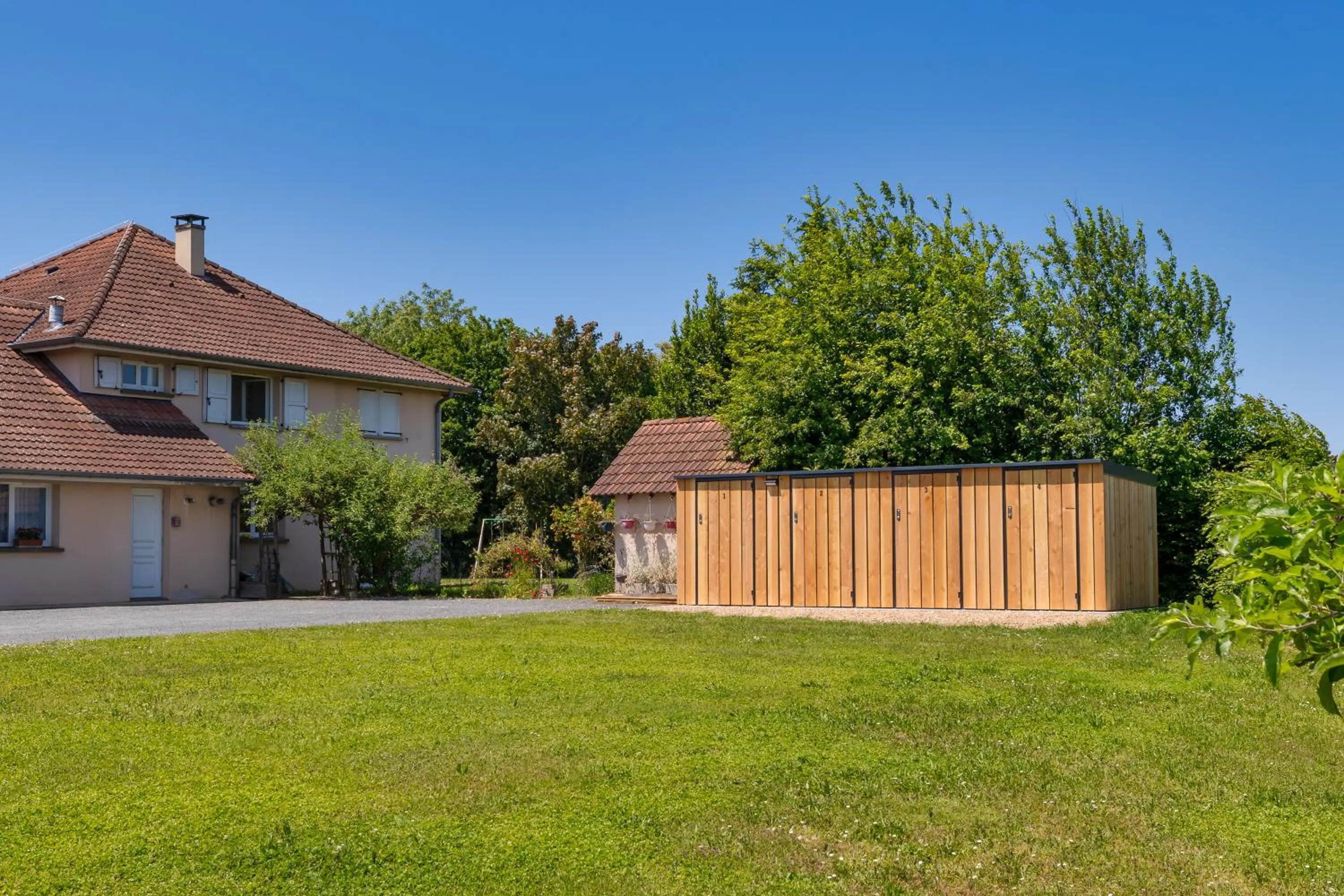 Parking in Villa Hotel