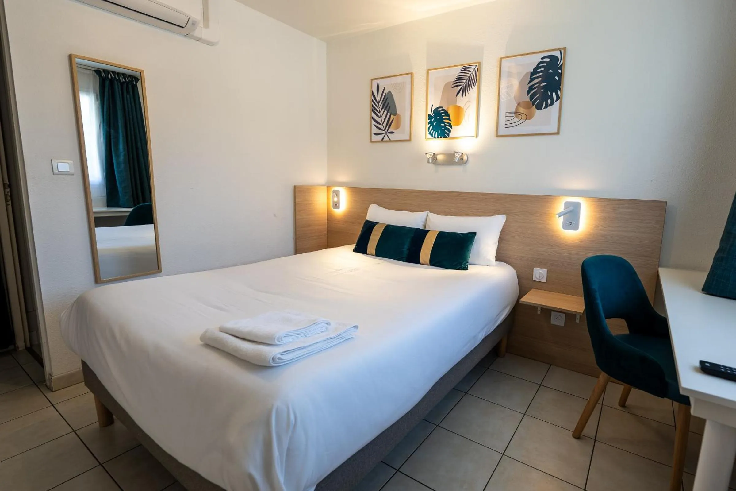 Bedroom, Bed in Villa Hotel