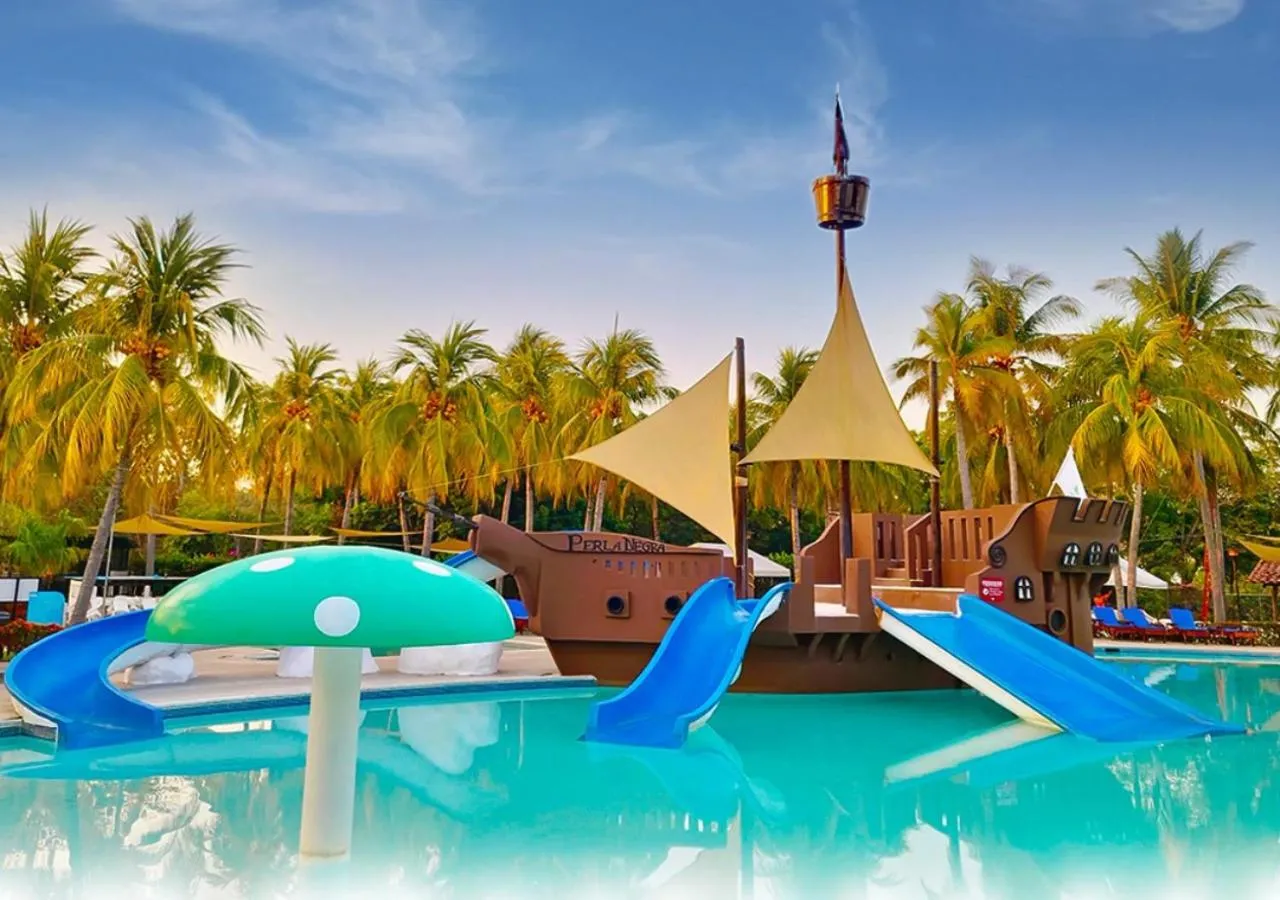 Swimming pool in Las Veraneras Villas & Resort