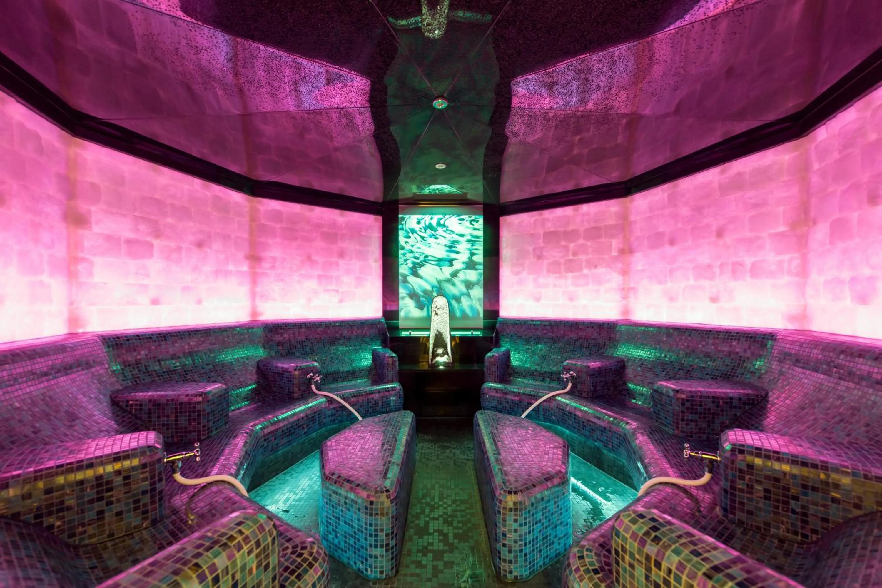 Spa and wellness centre/facilities in Aqua Dome 4 Sterne Superior Hotel & Tirol Therme Längenfeld