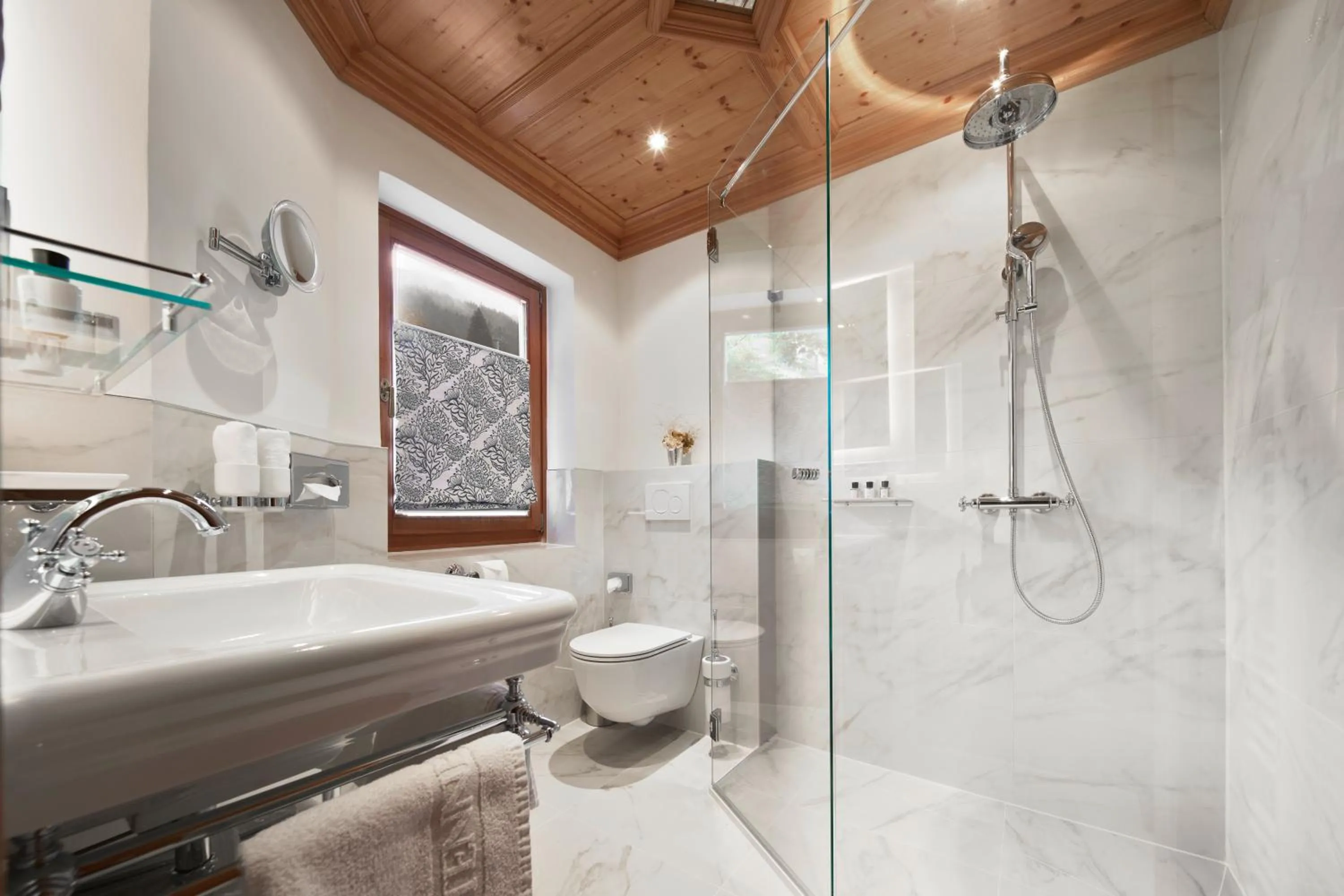 Shower in Relais & Châteaux Hotel Tennerhof