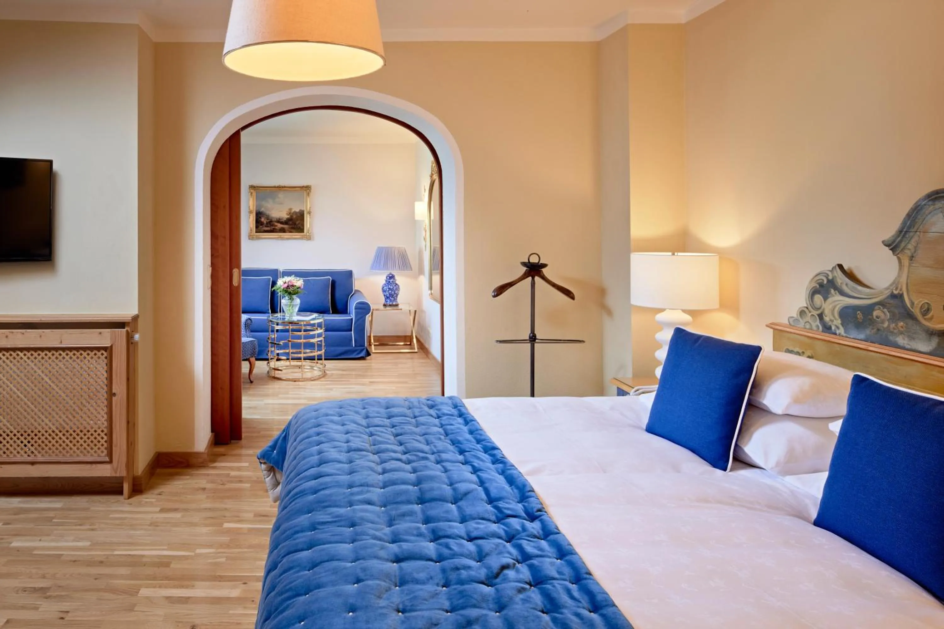 Bed in Relais & Châteaux Hotel Tennerhof