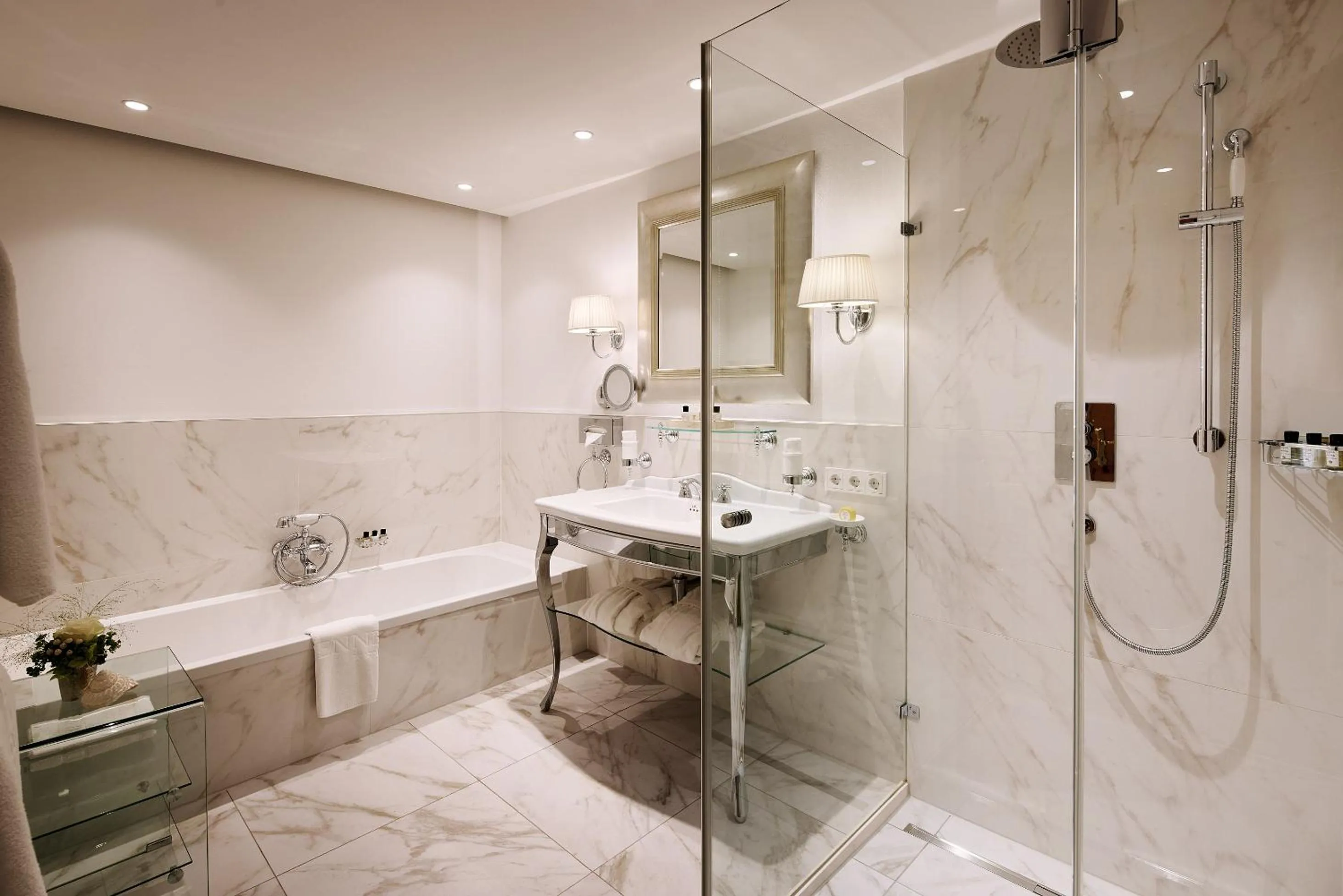 Shower in Relais & Châteaux Hotel Tennerhof