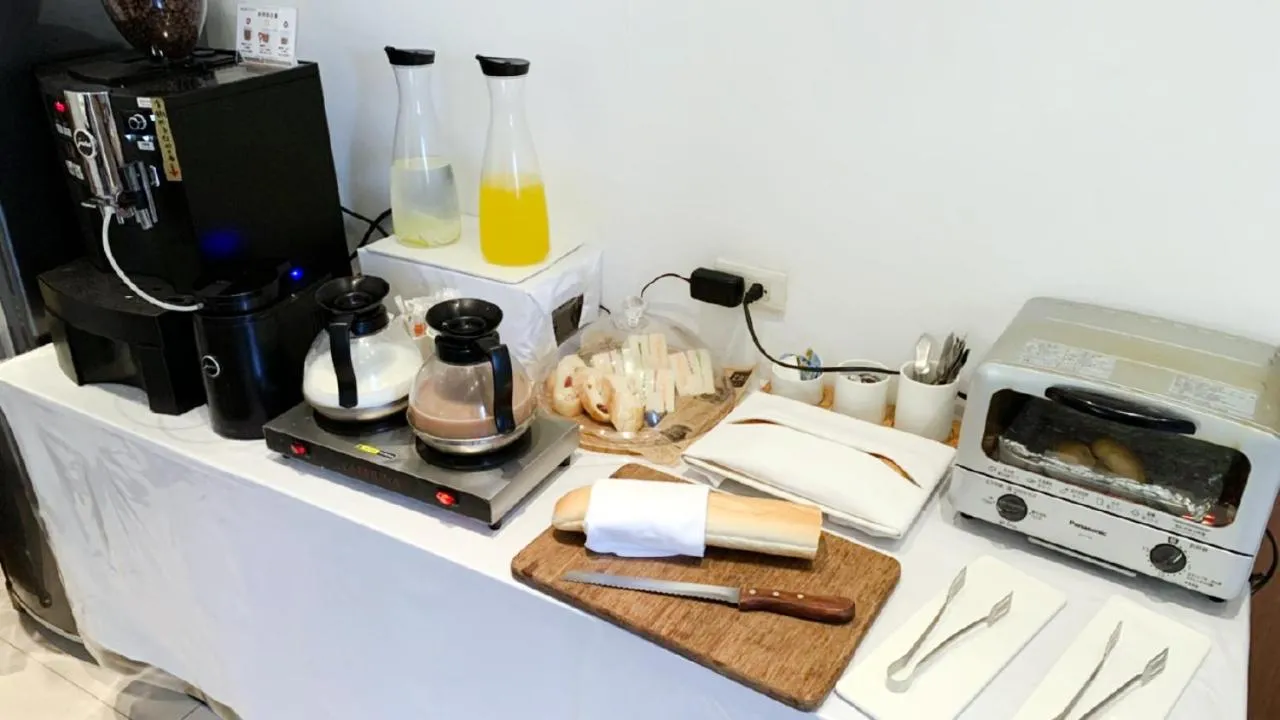 Restaurant/places to eat in All-Ur Boutique Motel-Jhu Shan Branch