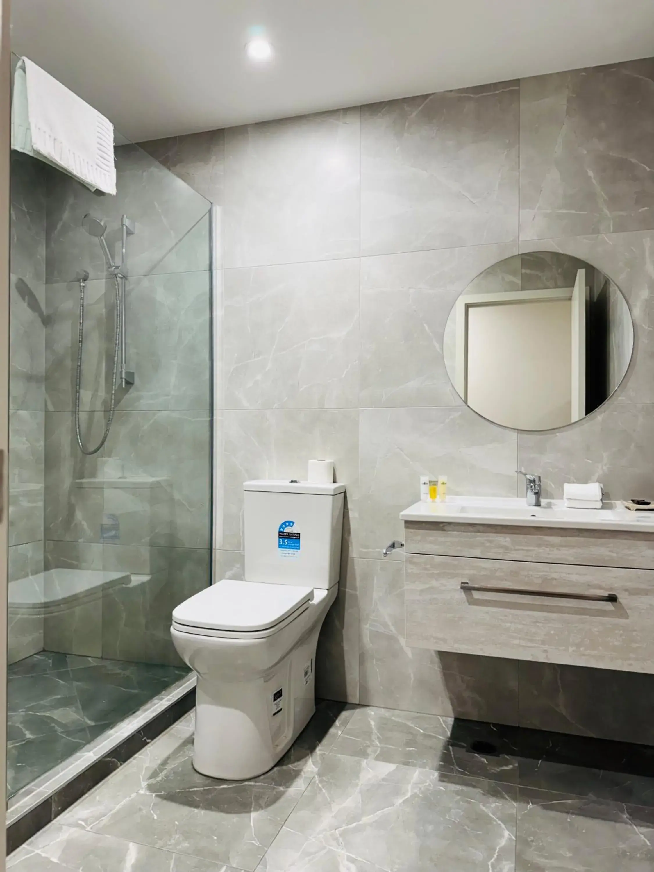 Deluxe Queen Room in Bakers Lodge Deluxe Queen Room in Bakers Lodge