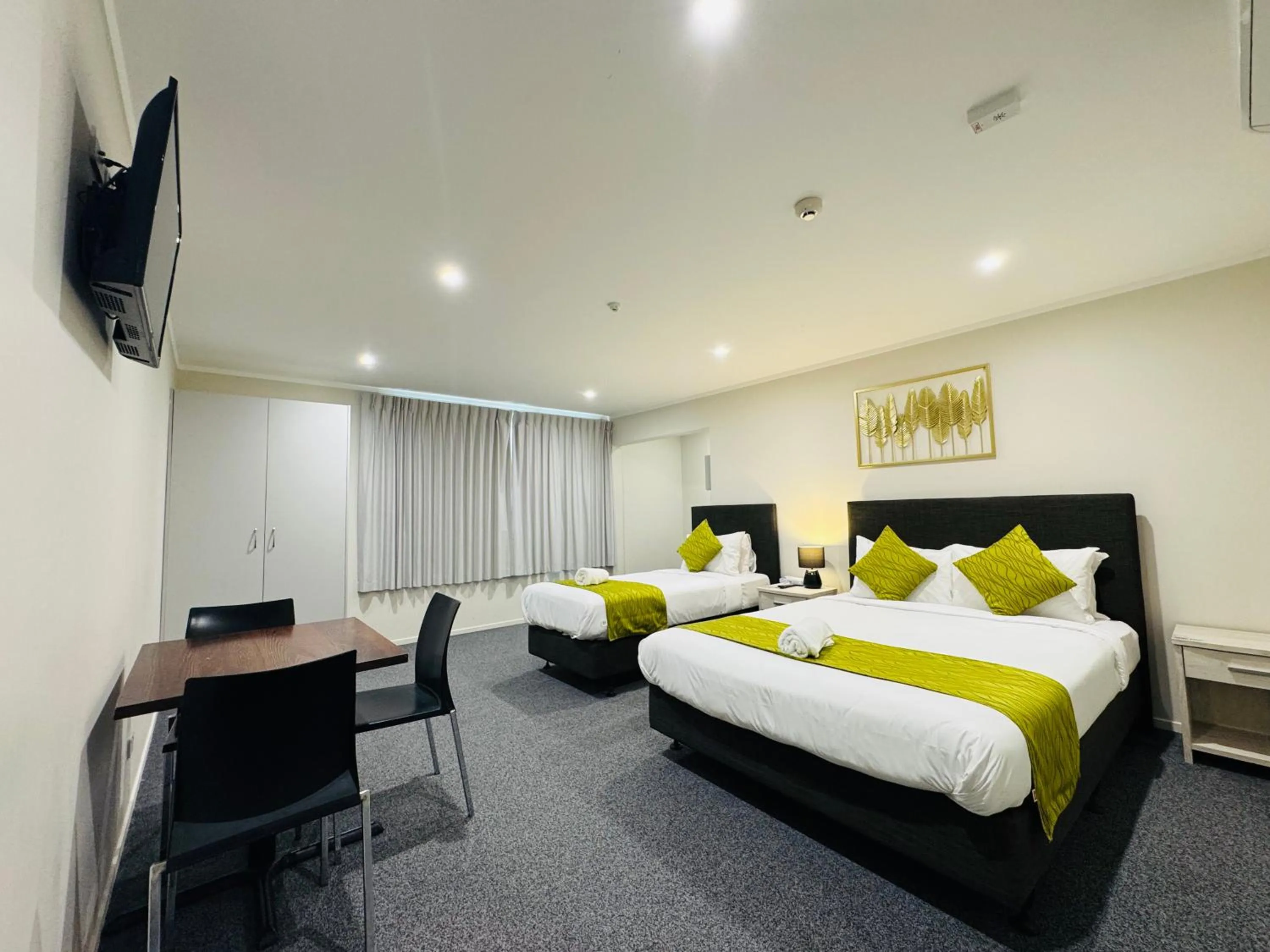 Toilet, Bed in Bakers Lodge