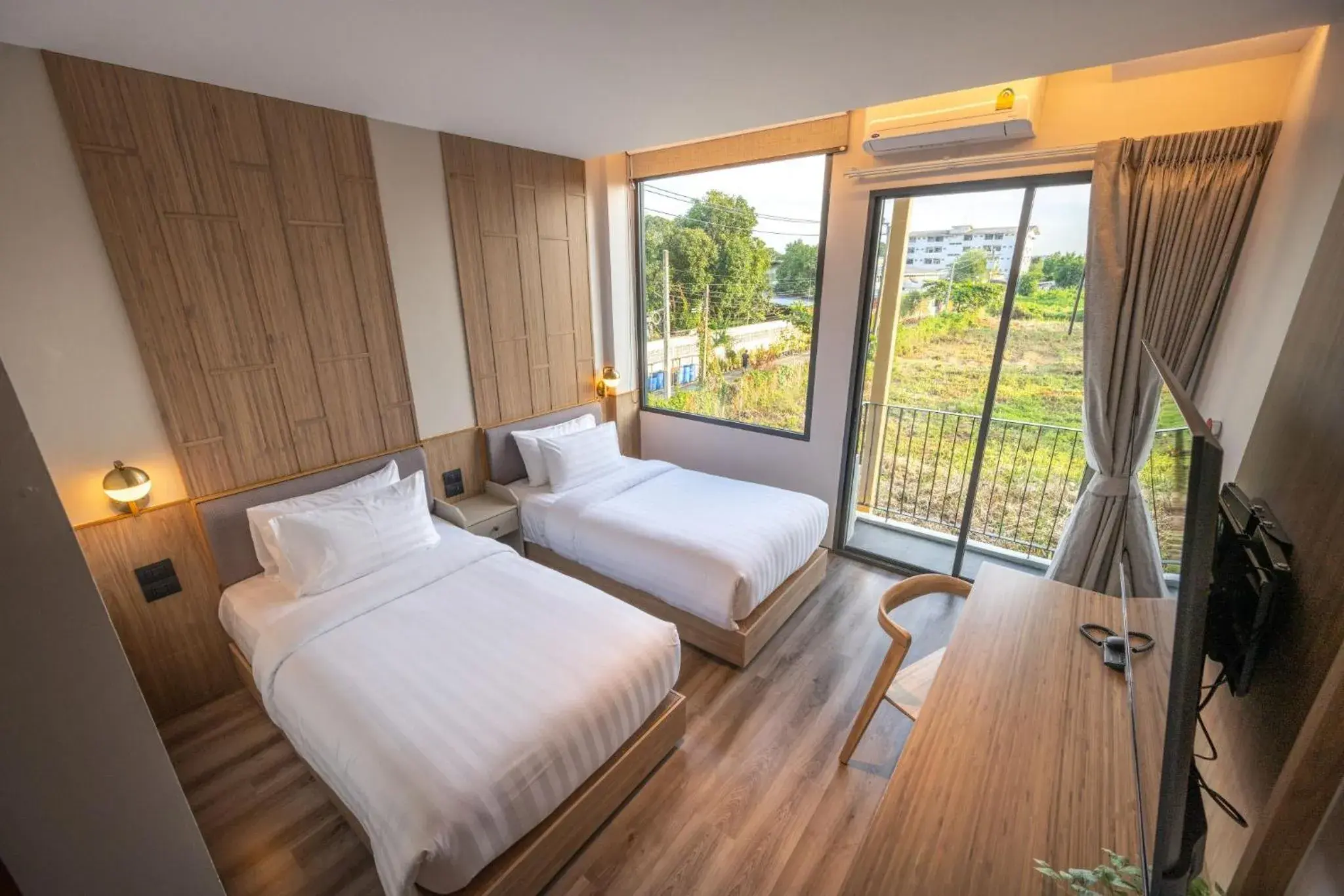 Twin Room with Private Bathroom in SHAN Villas Sukhumvit ฌานวิลล่า สุขุมวิท Twin Room with Private Bathroom in SHAN Villas Sukhumvit ฌานวิลล่า สุขุมวิท