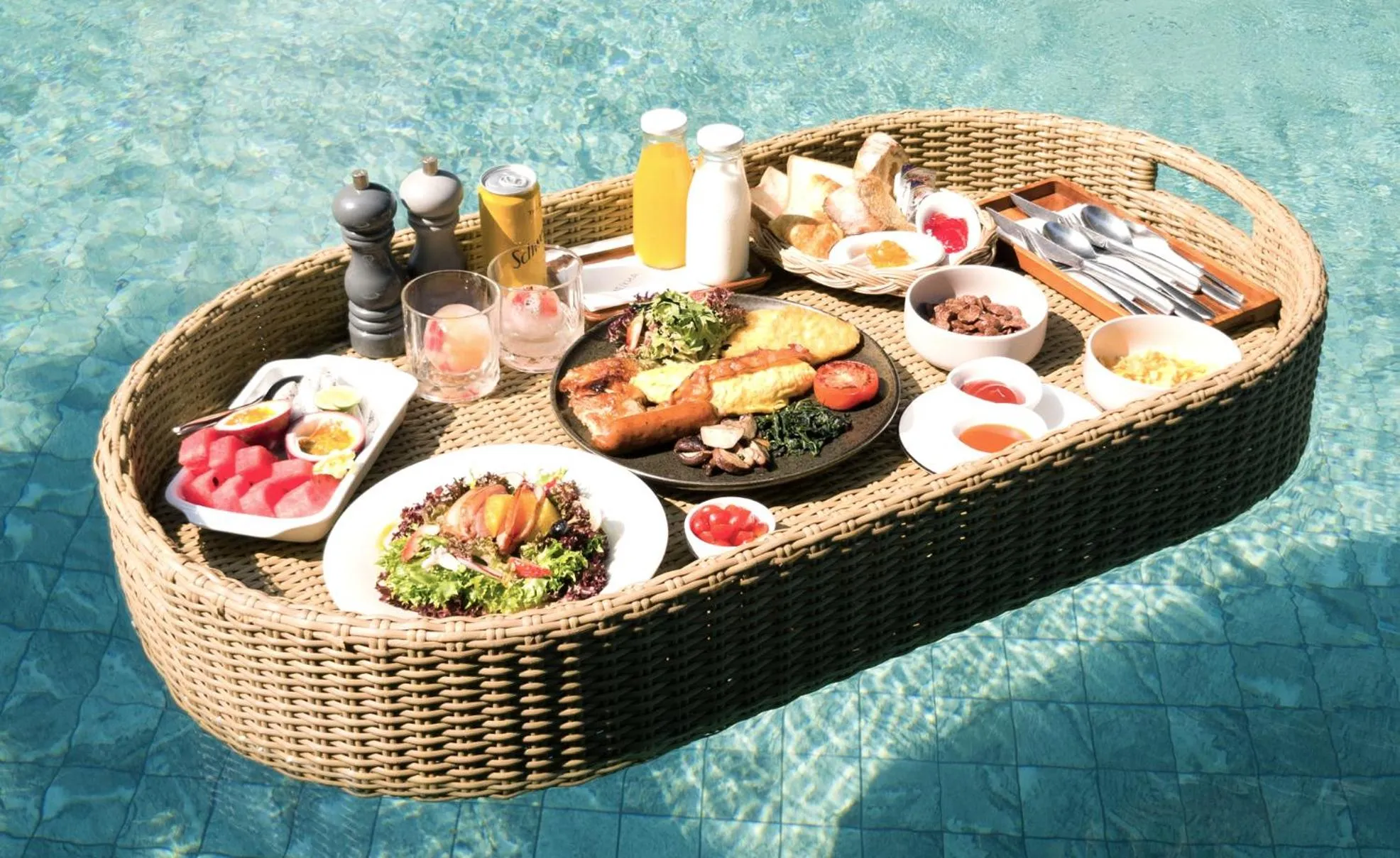 Food and drinks in SHAN Villas Sukhumvit ฌานวิลล่า สุขุมวิท