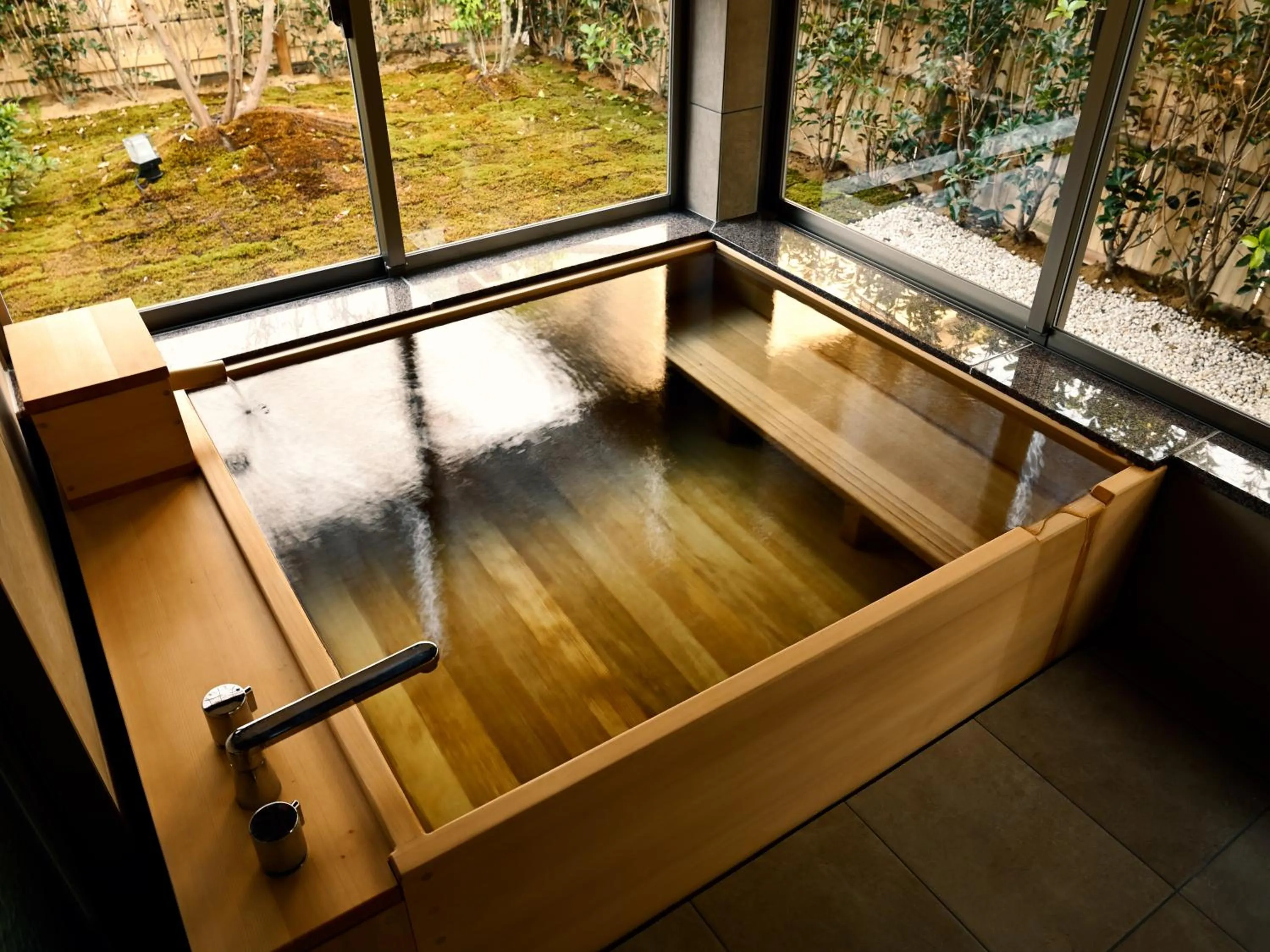 Photo of the whole room in Beniya