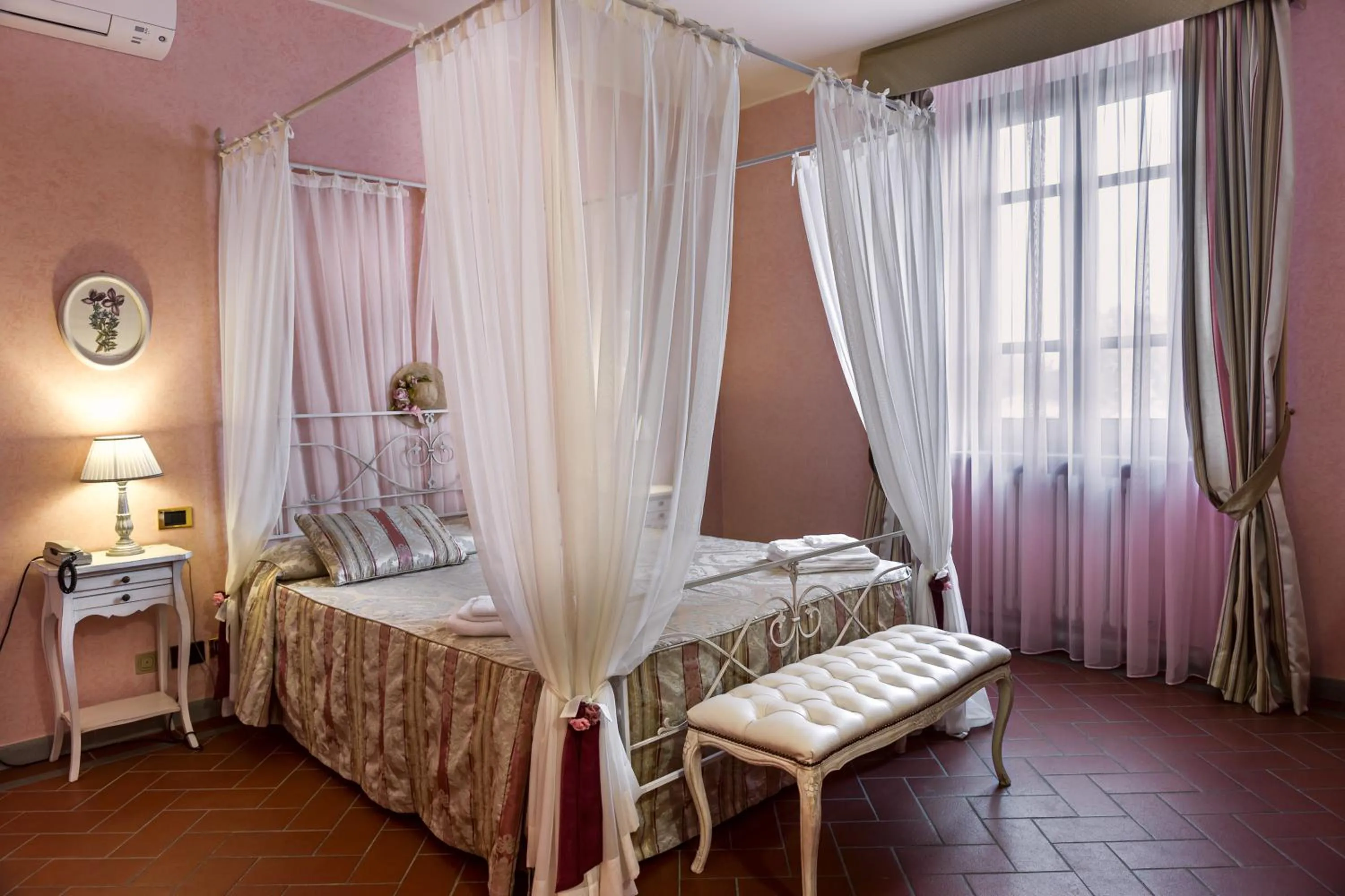 Photo of the whole room, Bed in Villa Colombai