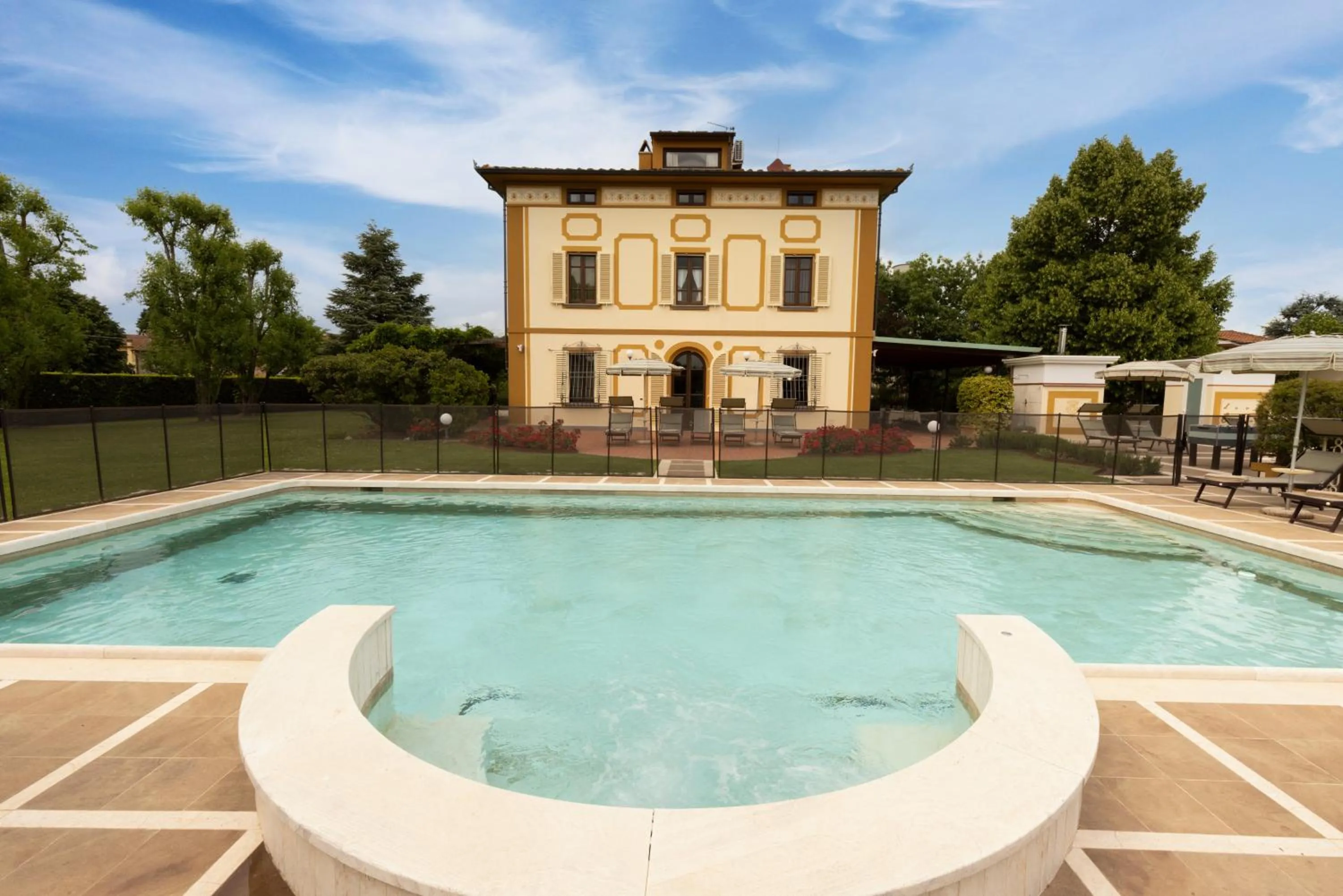 Property building in Villa Colombai