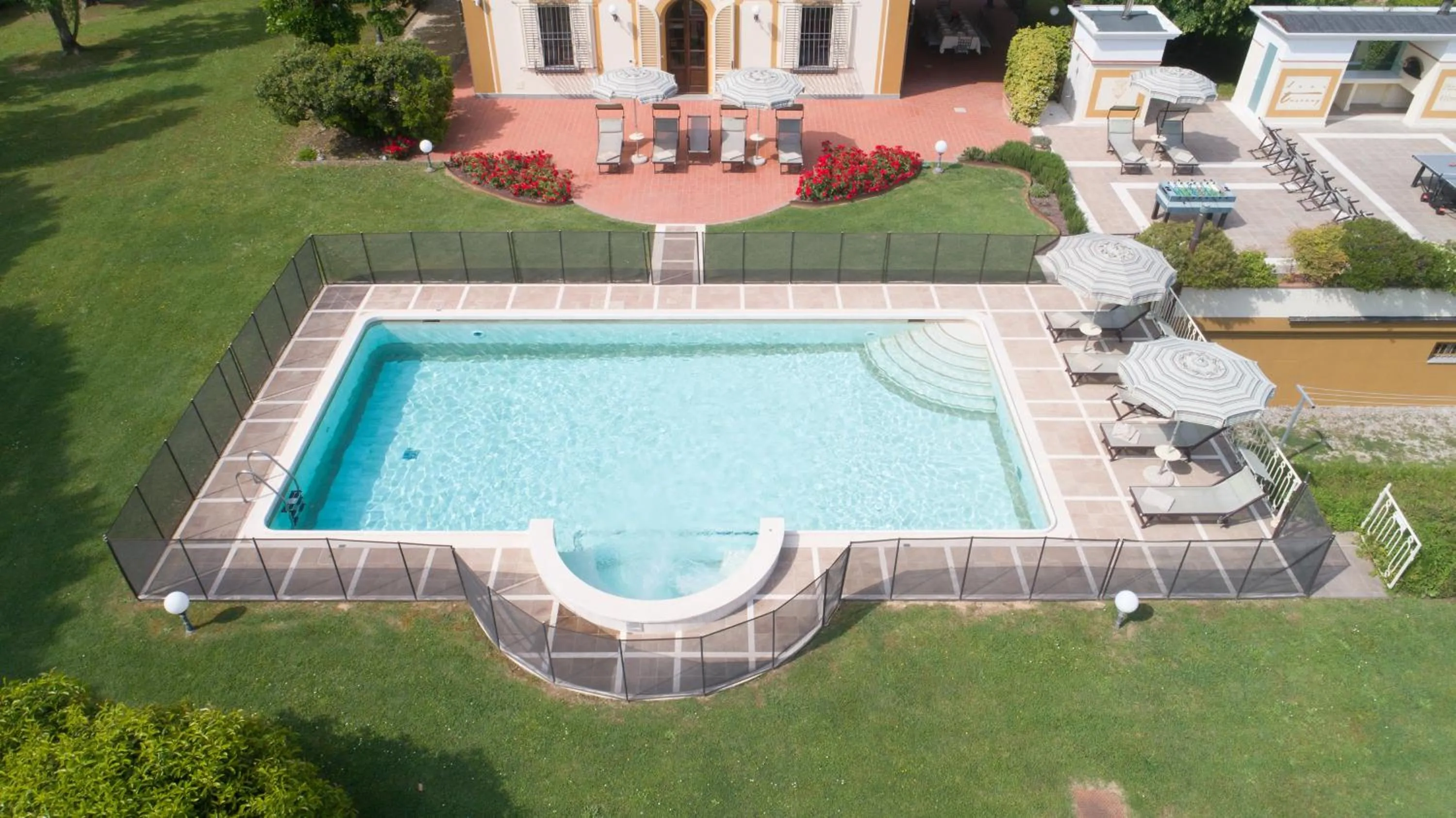 Property building in Villa Colombai