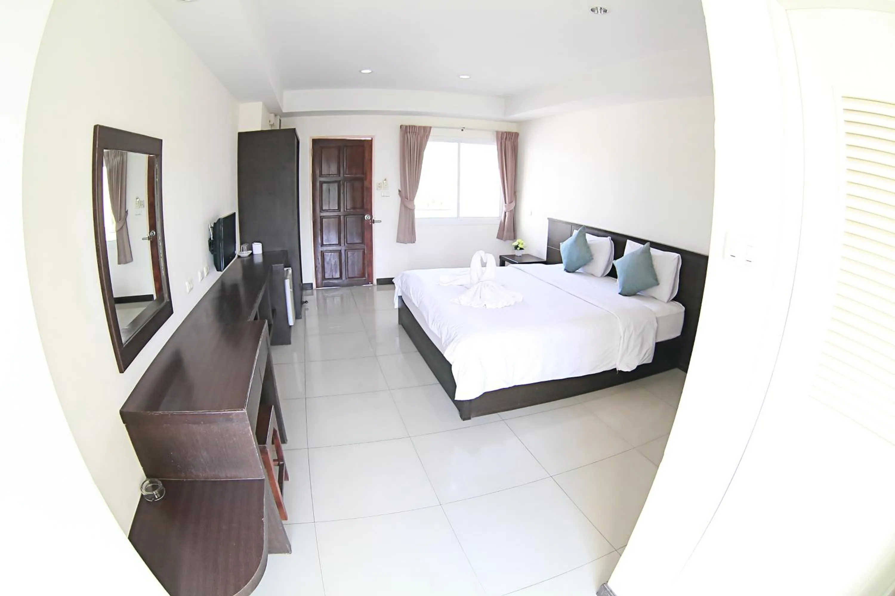 Photo of the whole room, Bed in วีรวรรณ เพลส Weerawan Place