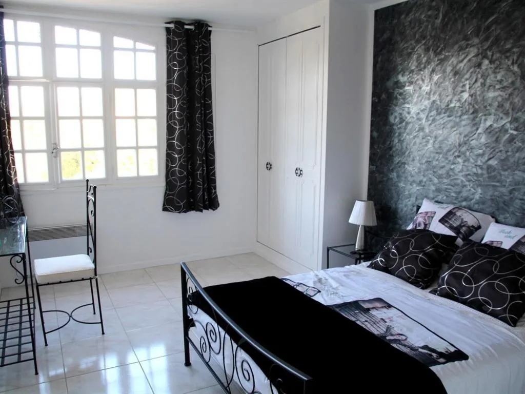 Bedroom, Bed in Le Mas de la Verrerie