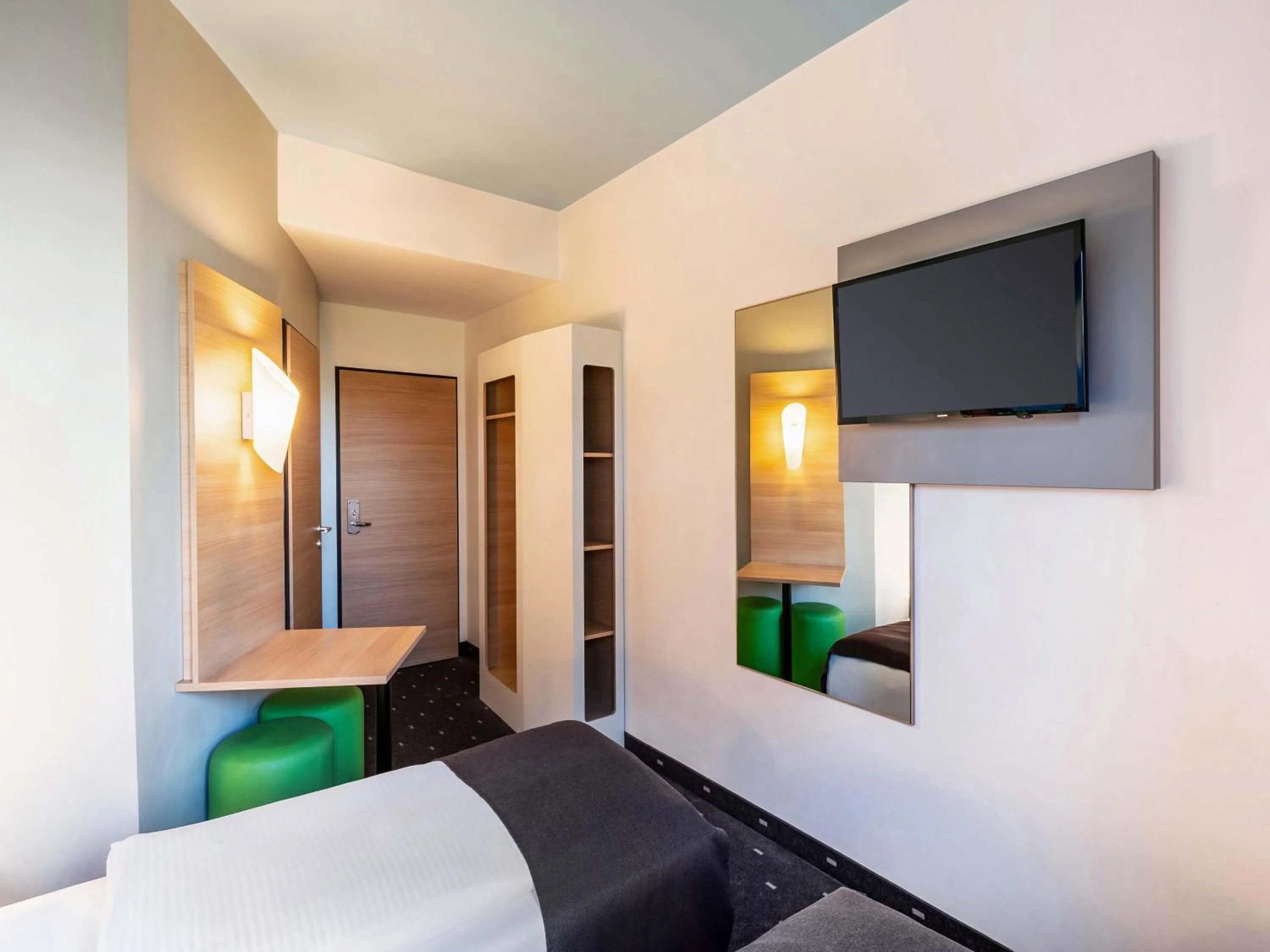 Photo of the whole room, Bed in B&B Hotel Freiburg-Süd