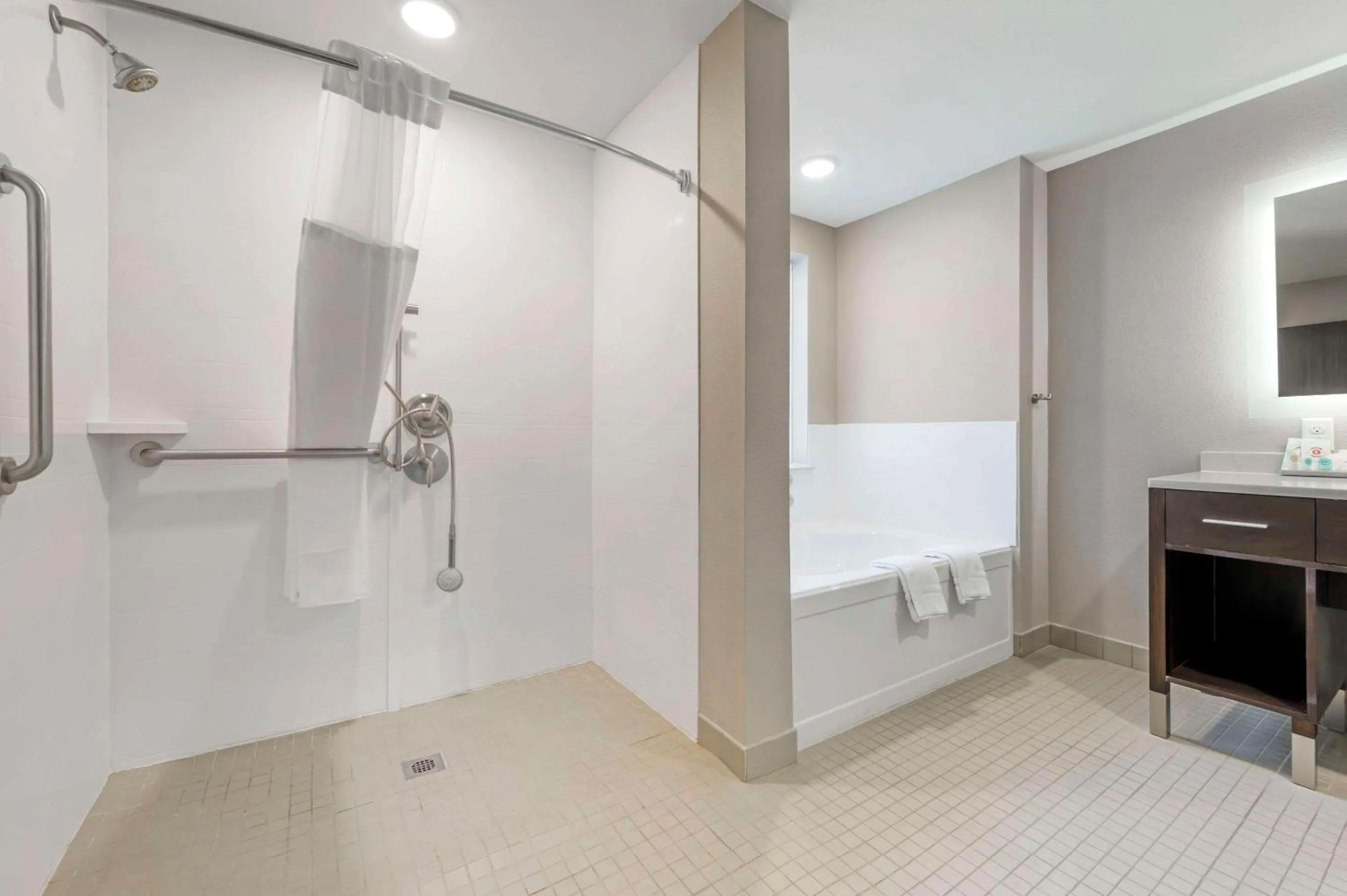 Bathroom in Comfort Inn & Suites Clarksville - Louisville North