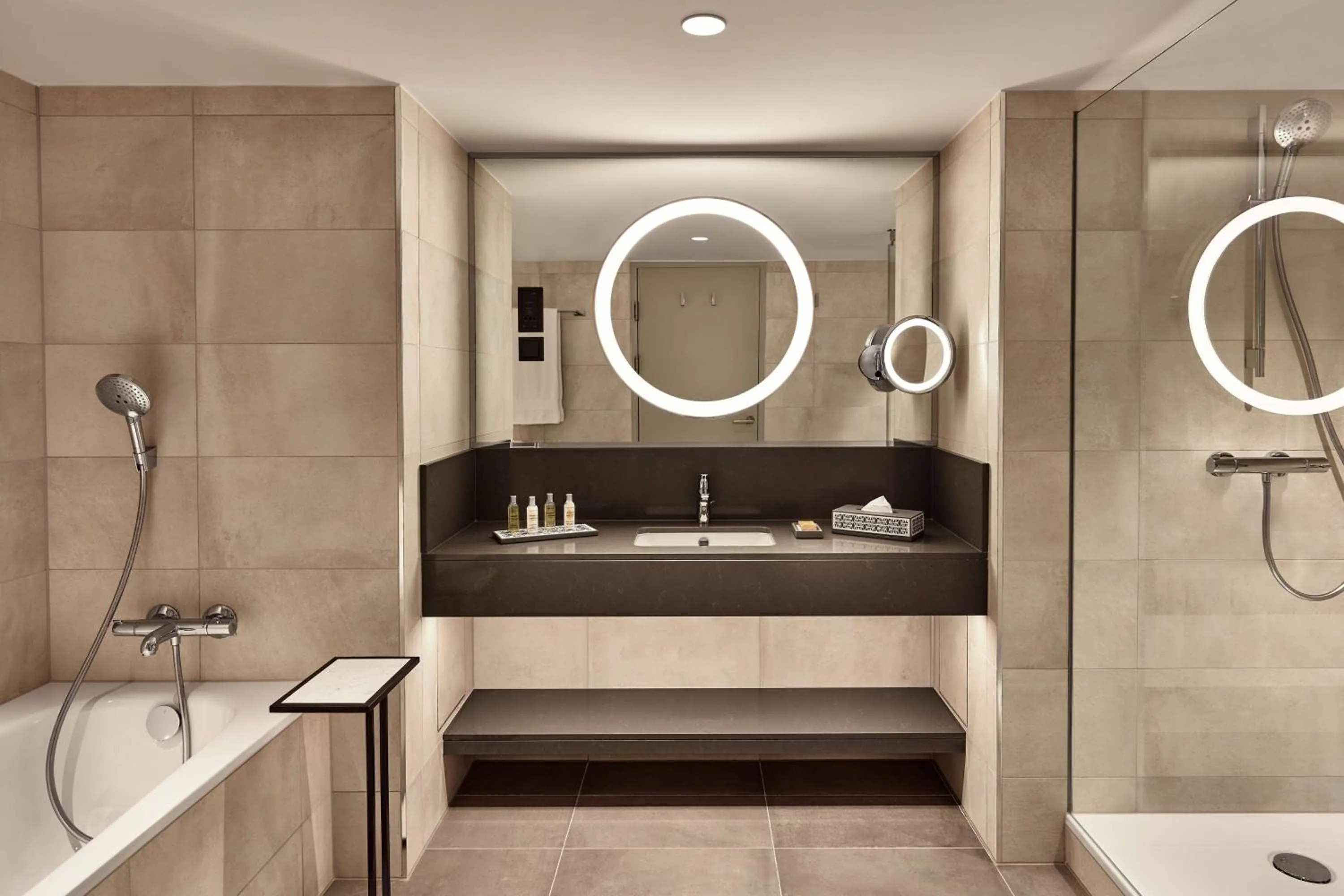 Bathroom in Hilton Vienna Park