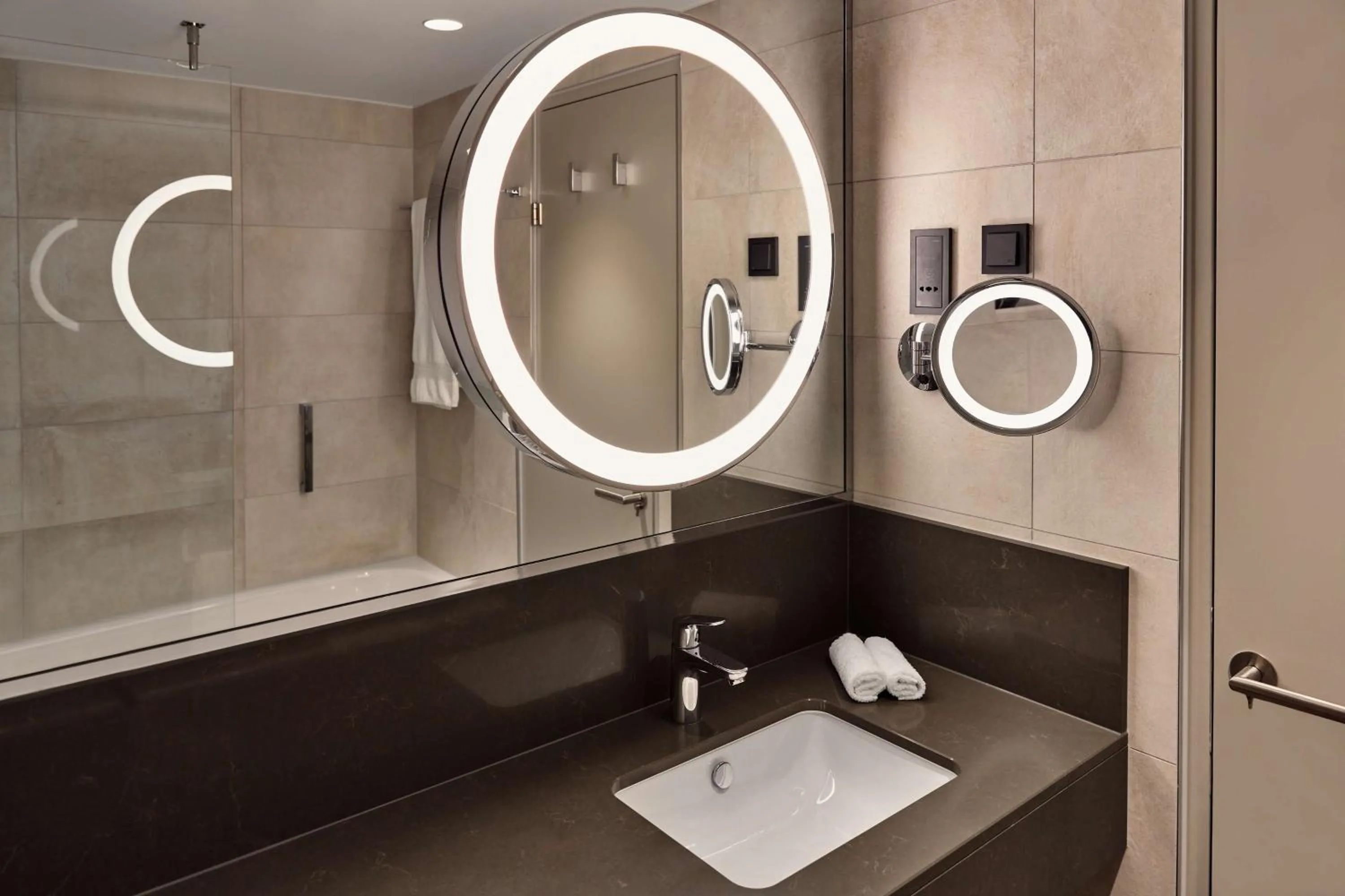 Bathroom in Hilton Vienna Park