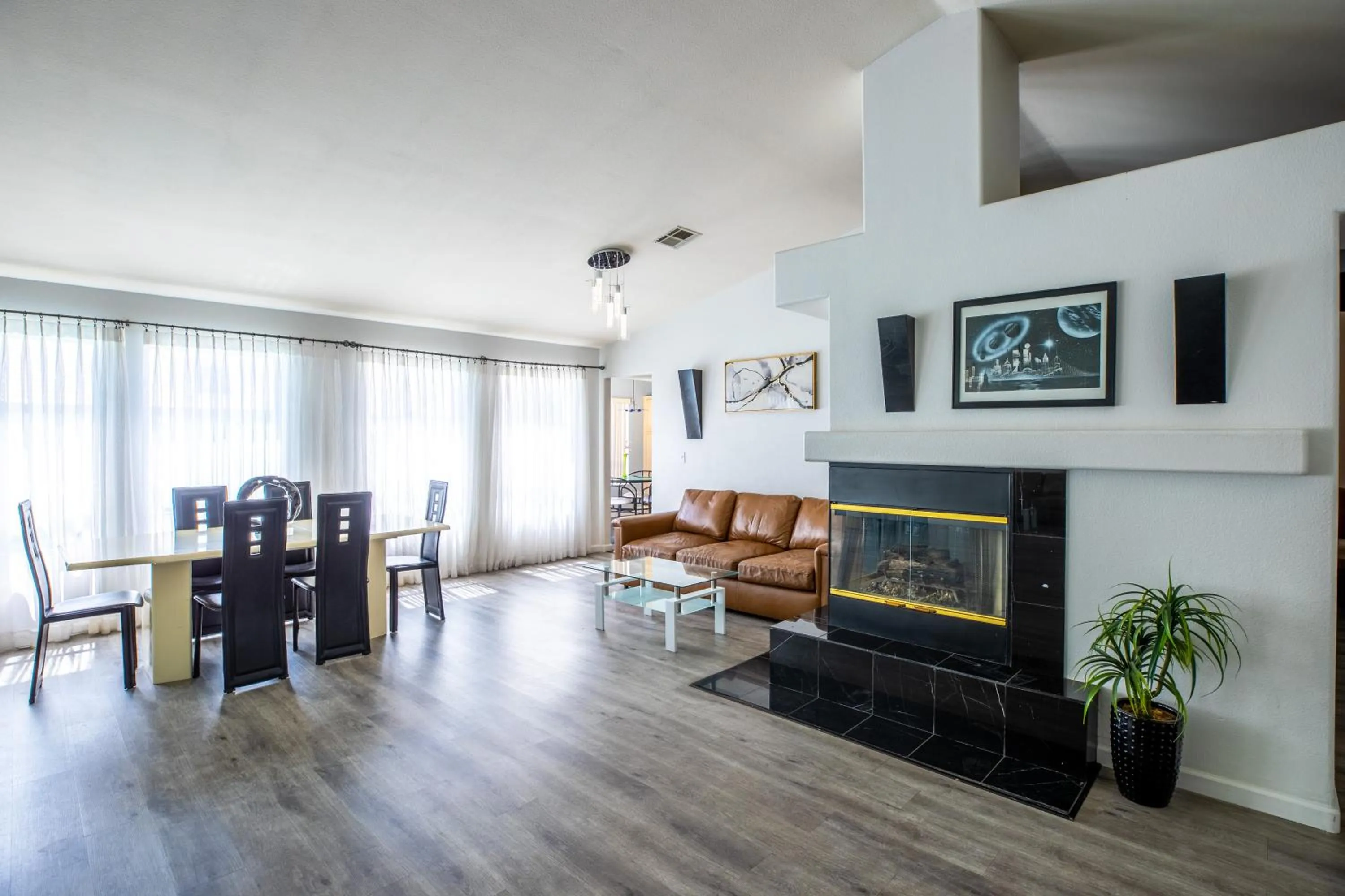 Living room in Luxury 1900 SQ FT House Huge 46 FT Pool & Hot SPA