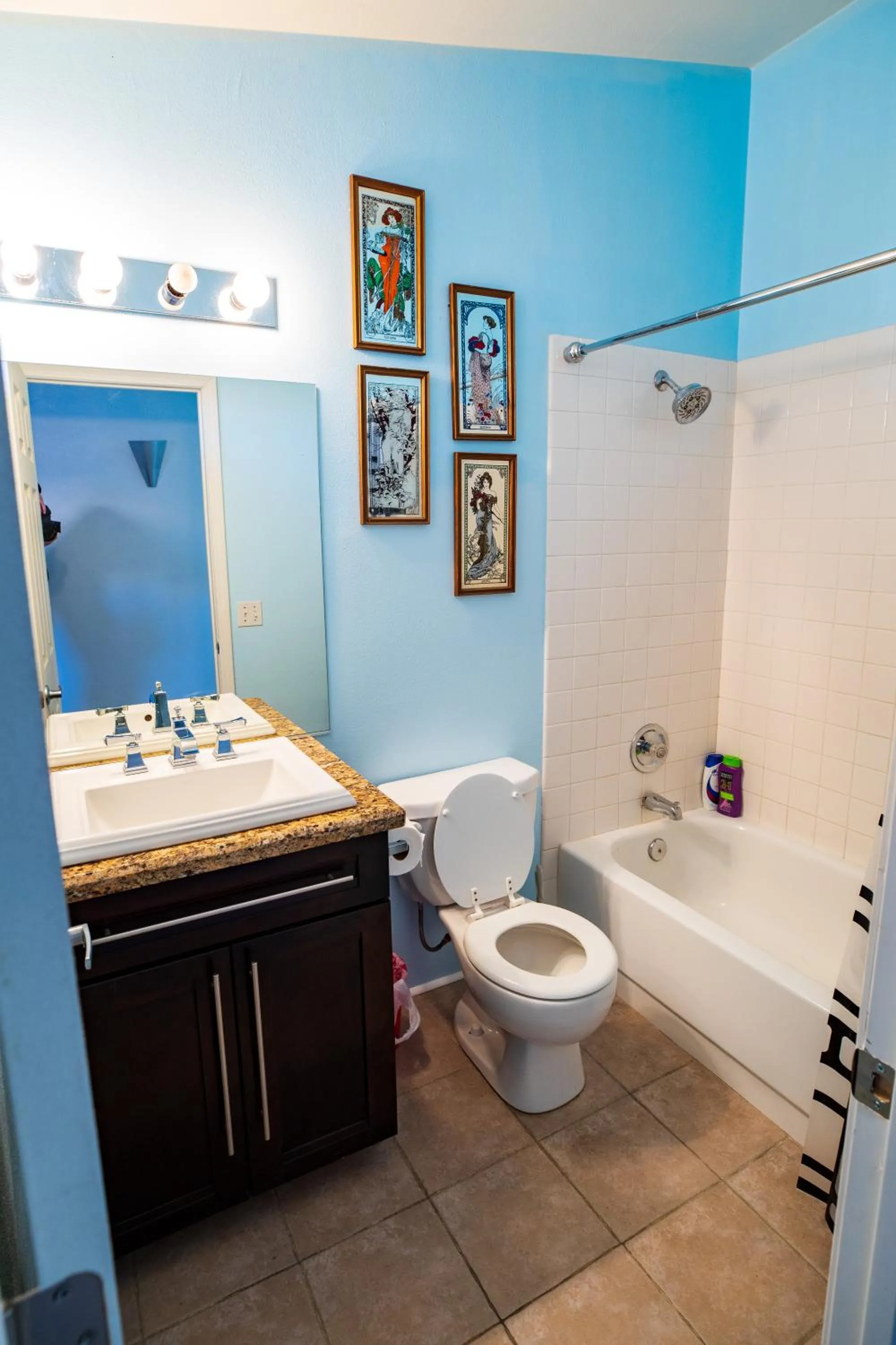 Bathroom in Luxury 1900 SQ FT House Huge 46 FT Pool & Hot SPA