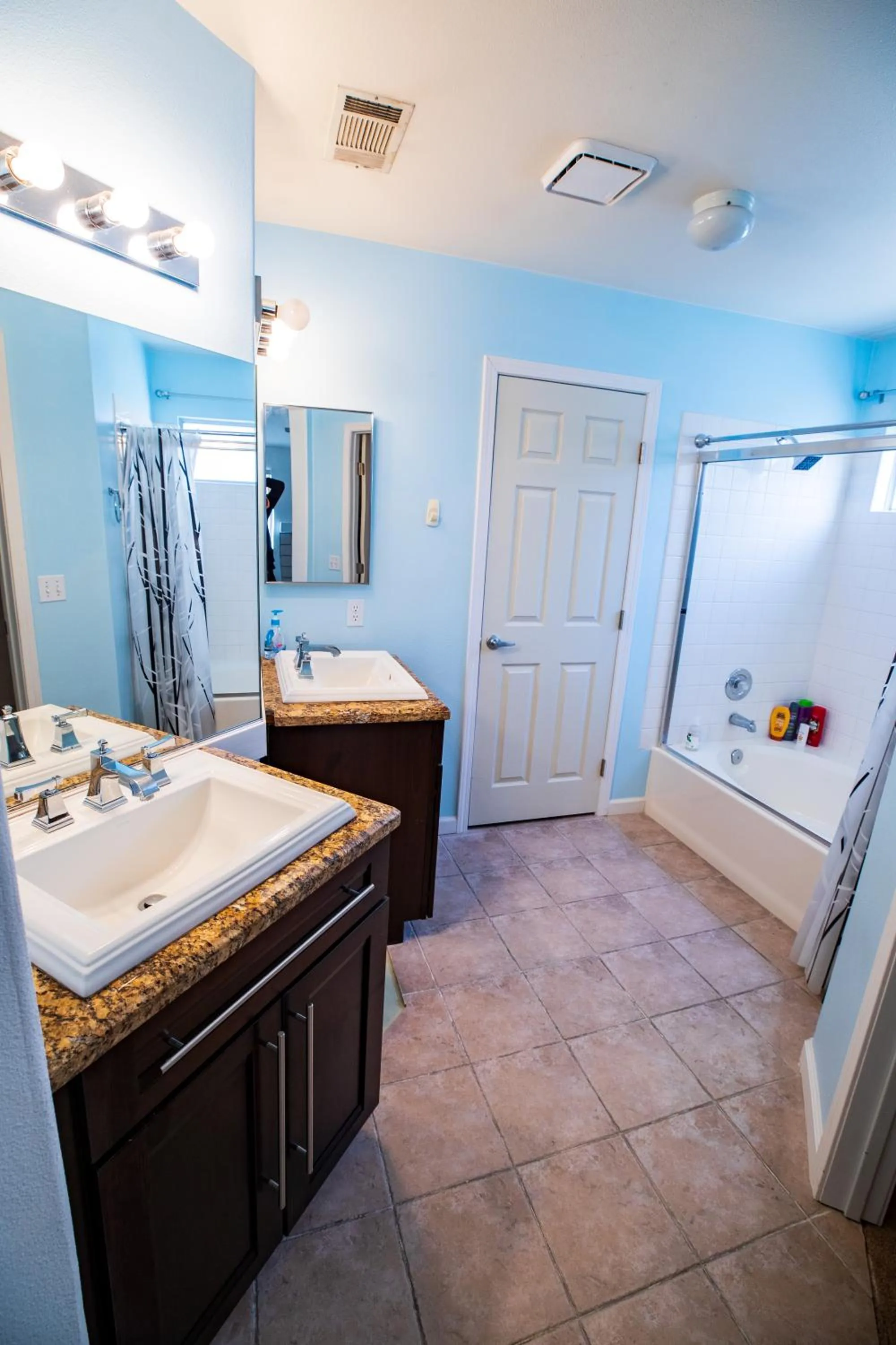 Bathroom in Luxury 1900 SQ FT House Huge 46 FT Pool & Hot SPA