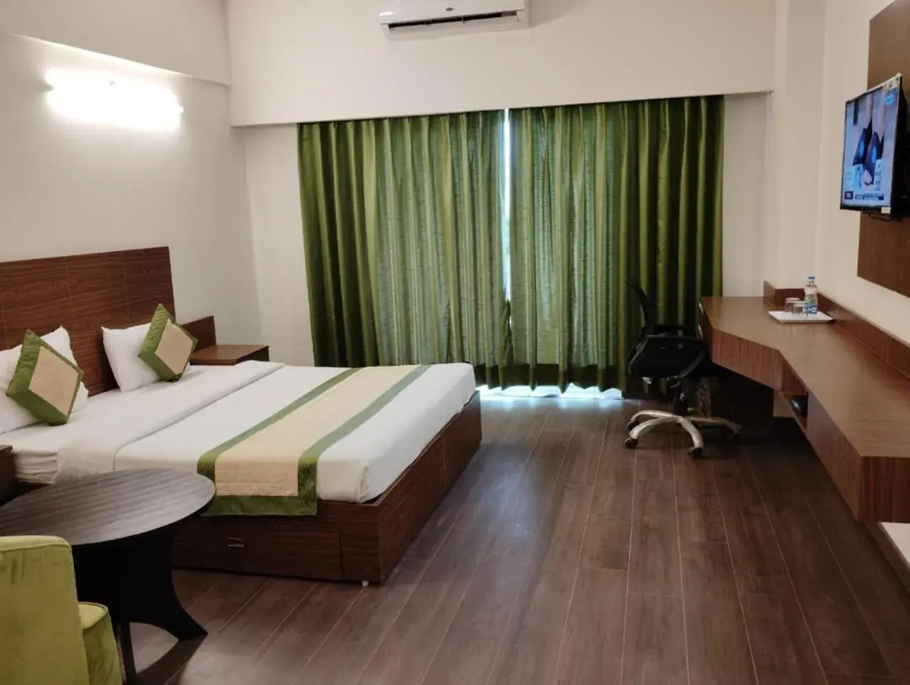 Quadruple Room with Balcony in Hotel Livbox Quadruple Room with Balcony in Hotel Livbox