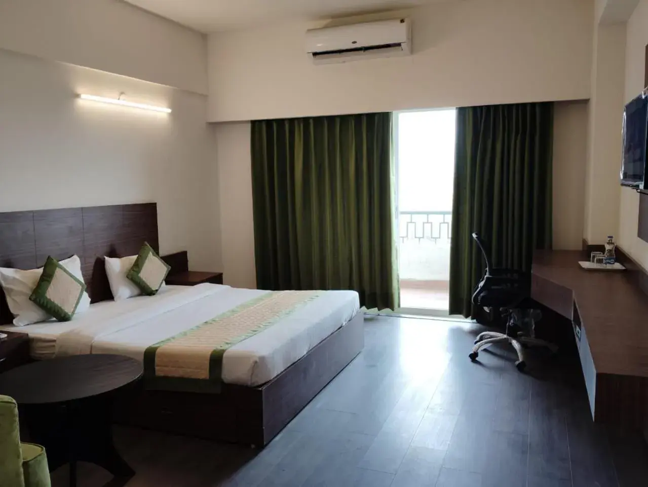 King Room with Balcony in Hotel Livbox King Room with Balcony in Hotel Livbox