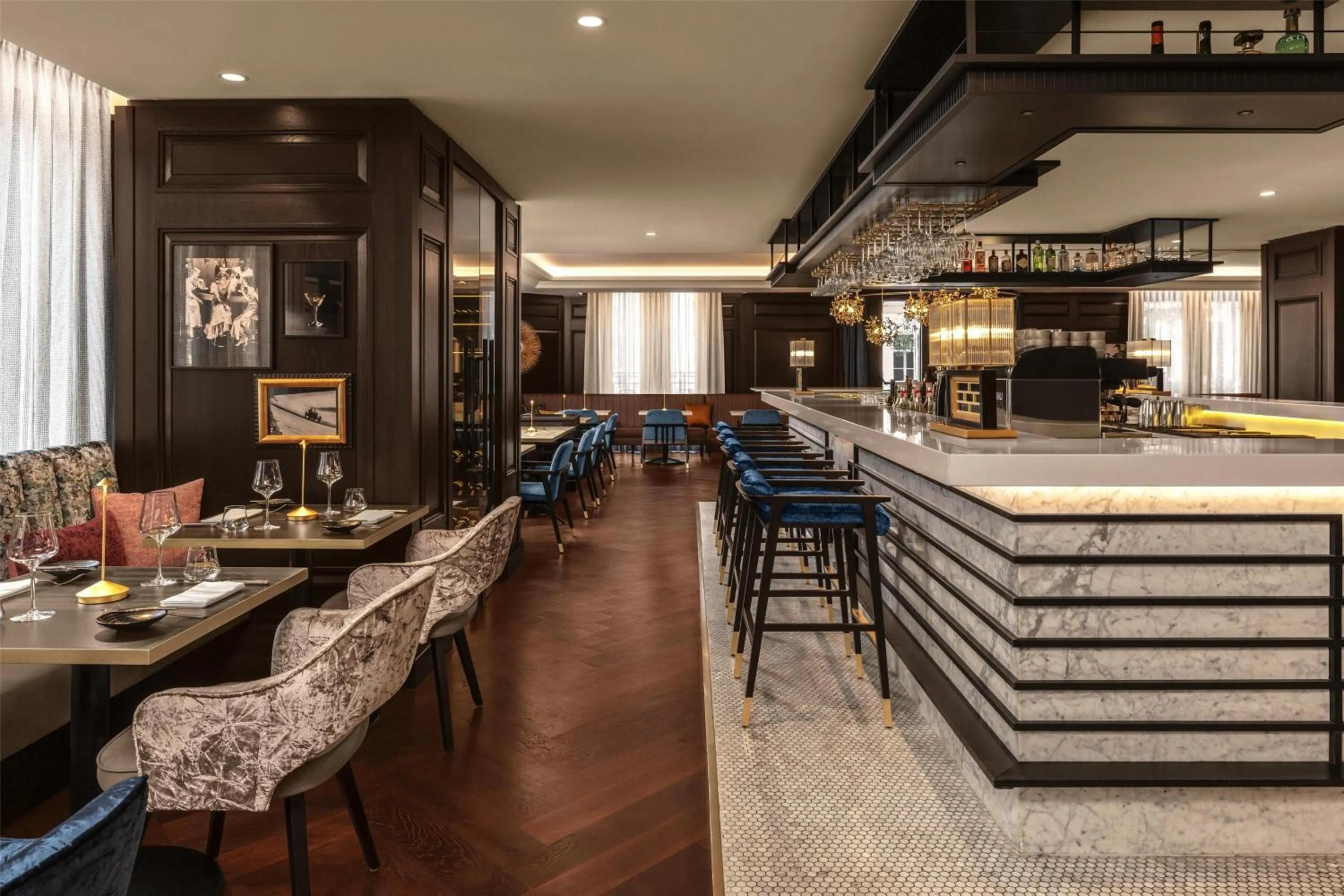 Restaurant/places to eat in Hilton Vienna Plaza