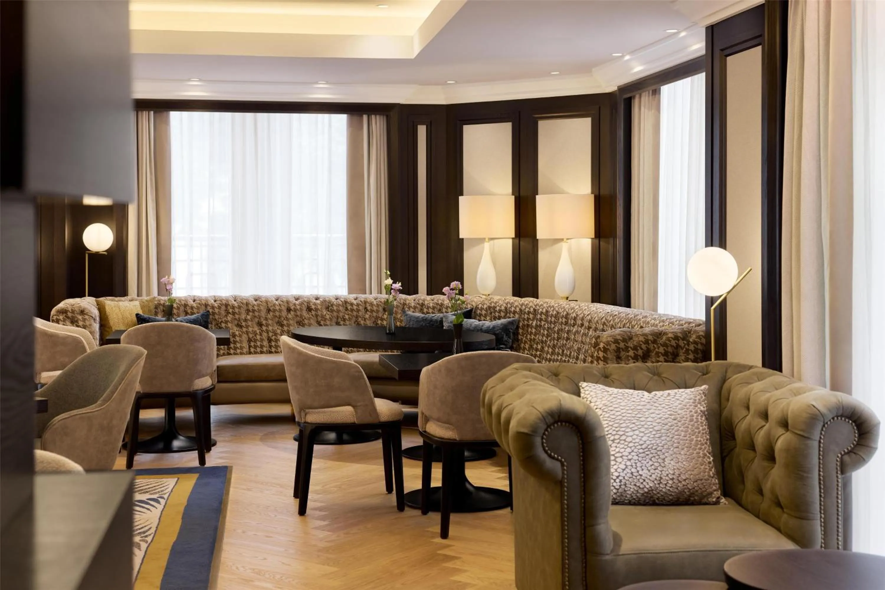 Property building in Hilton Vienna Plaza