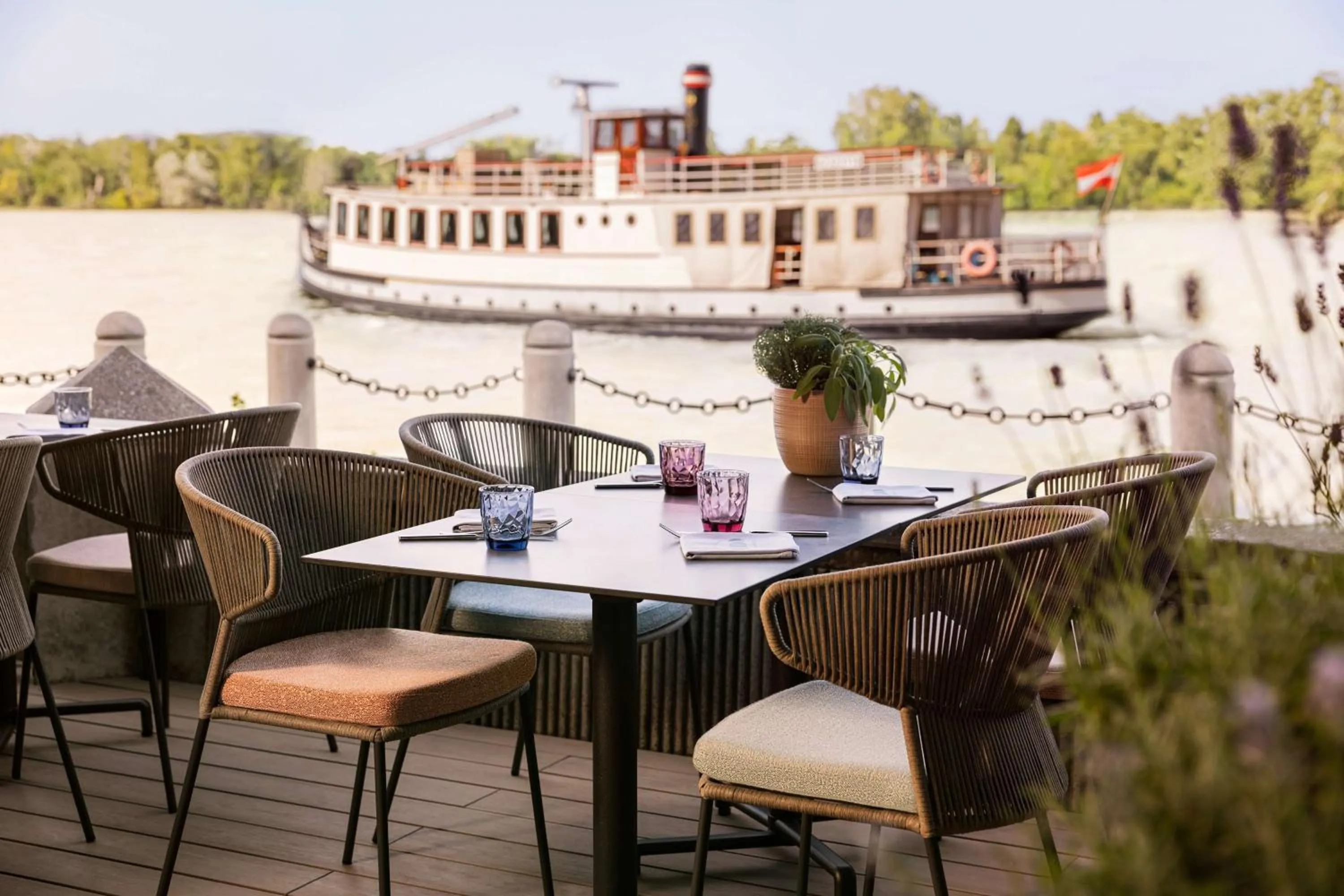 Restaurant/places to eat in Hilton Vienna Waterfront